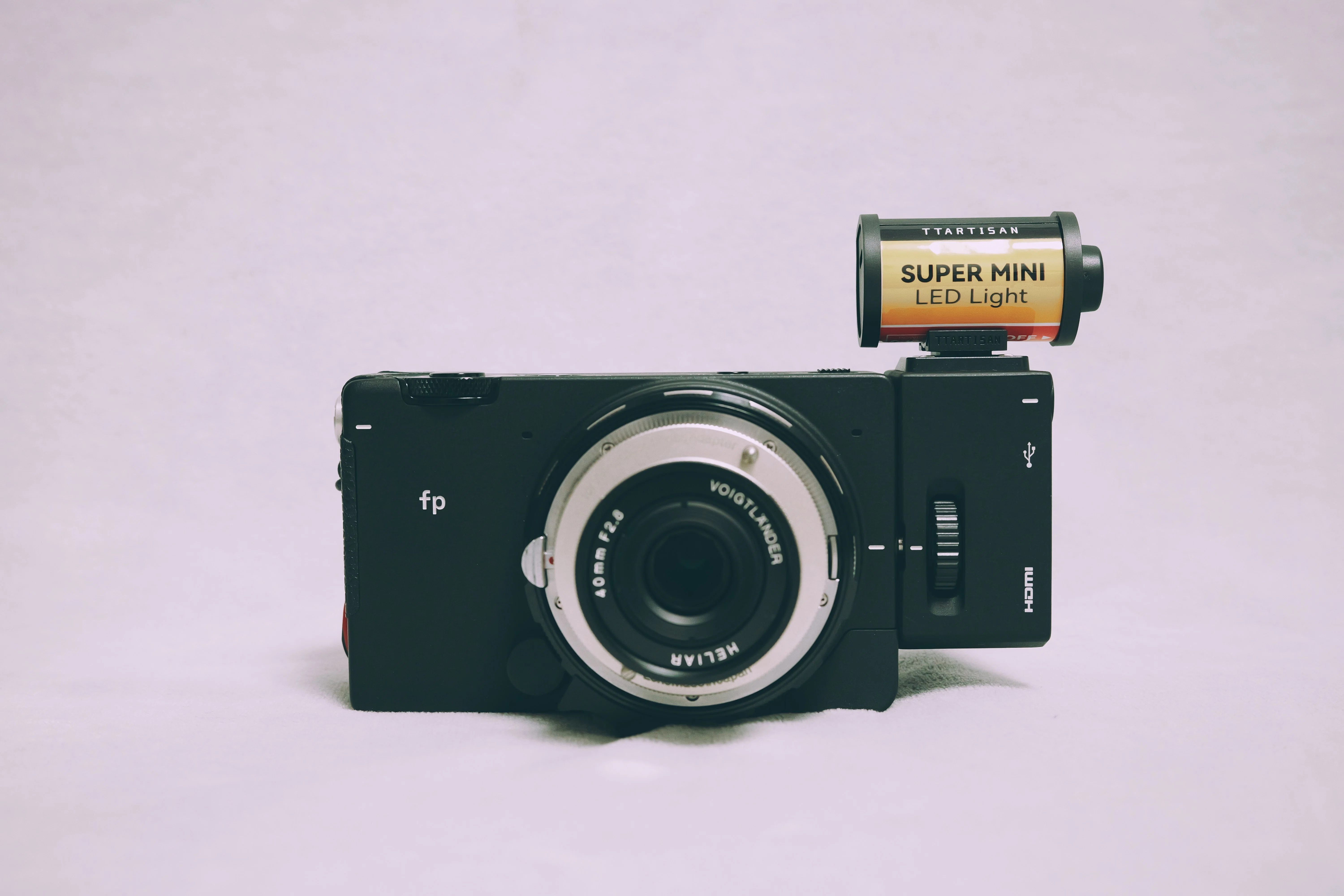 レビュー】カメラを写ルンですに変えるもの TTArtisan SUPER MINI LED