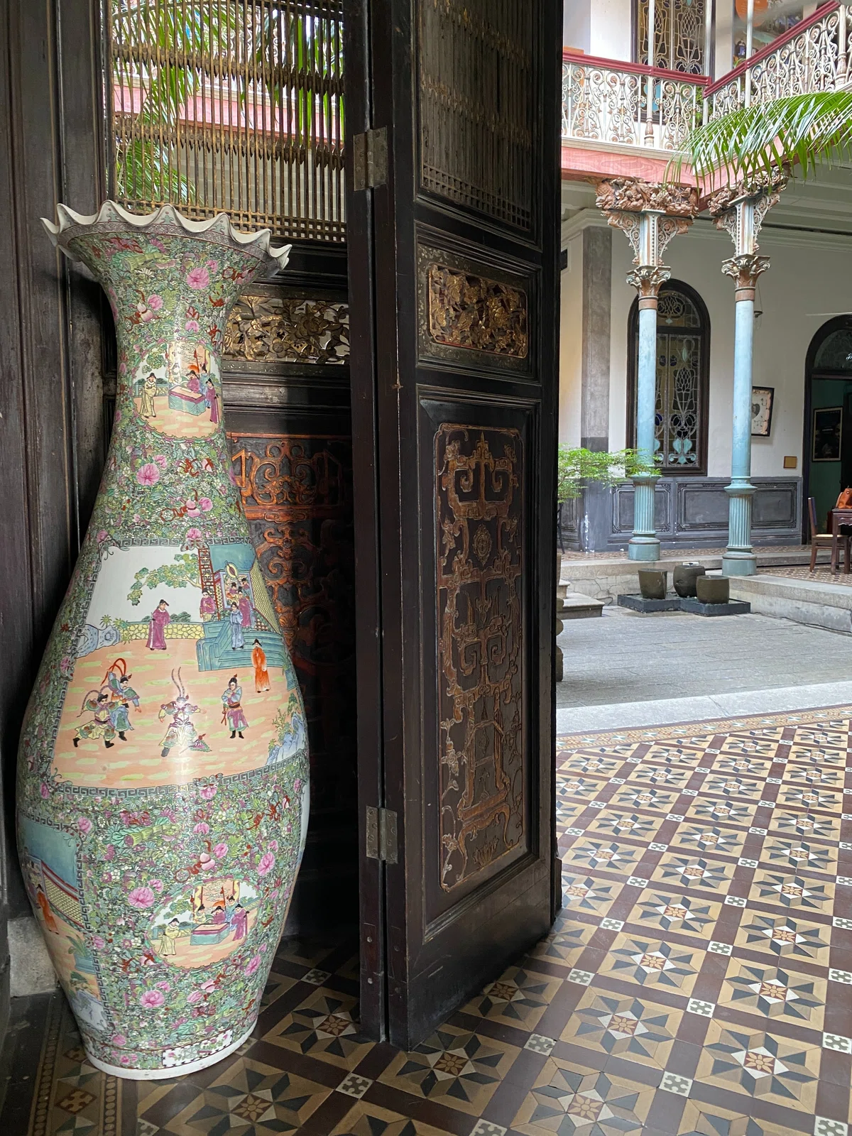 プラナカン・チャイニーズの世界へ。文化と美学の麗しき融合 「Cheong Fatt Tze– The Blue Mansion（ブルー ...