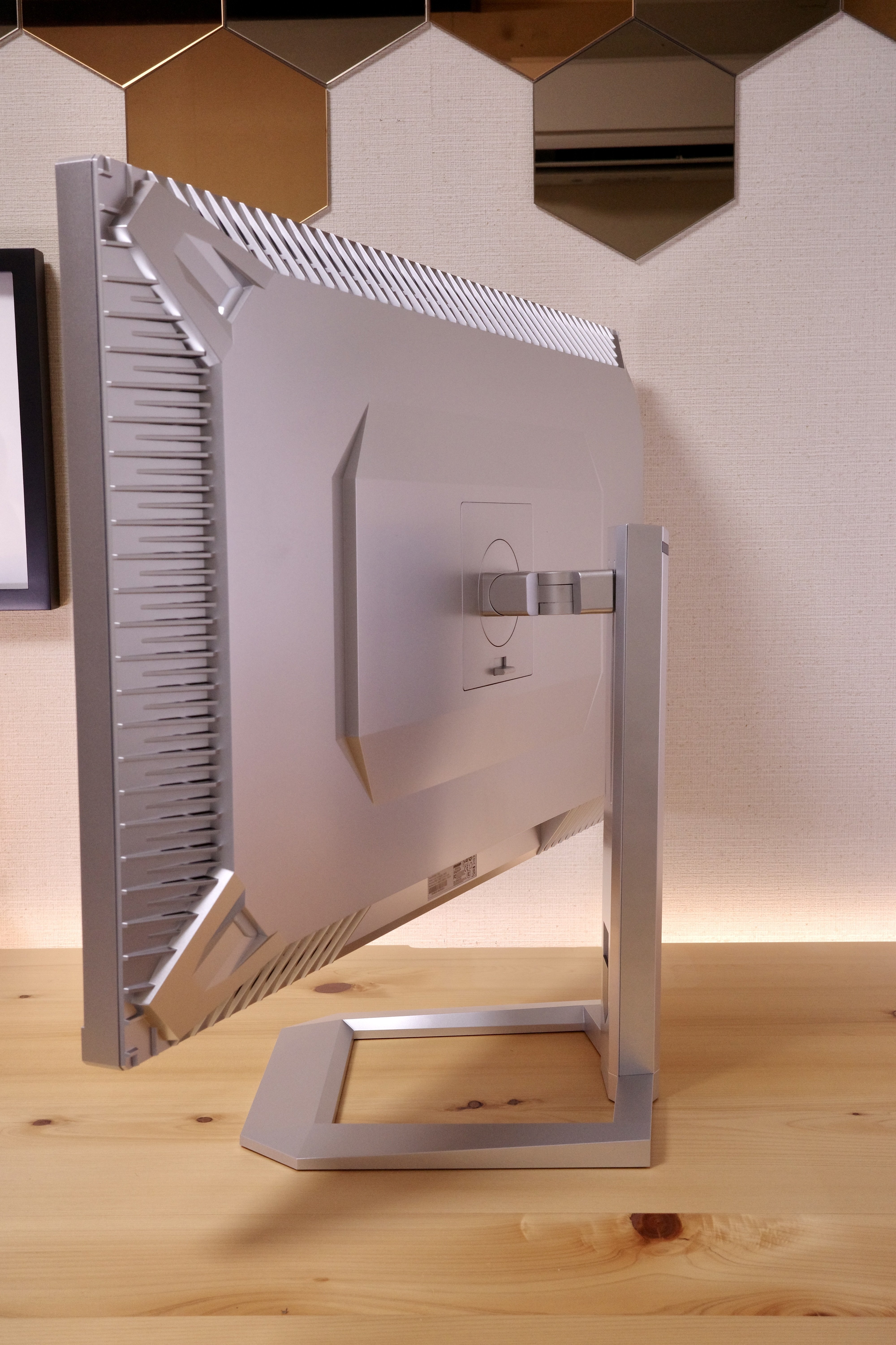 INNOCN 32M2V レビュー：圧巻の映像美を堪能できる超コスパな32