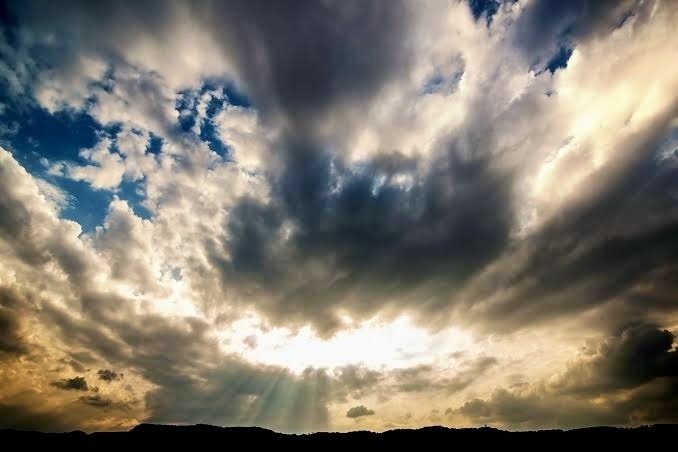 タイムセール 半額 雲に隠れた太陽⛅｜tumugi 写真・グラフィック