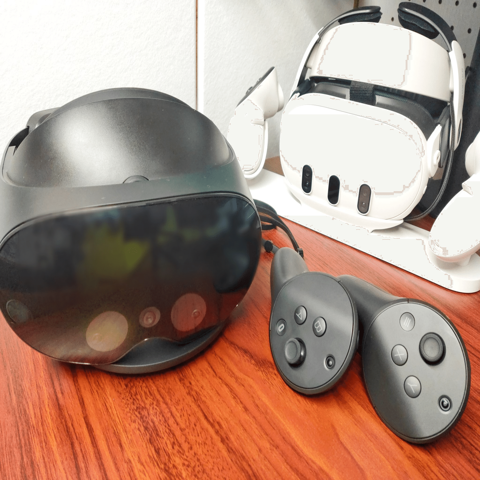 Meta Quest Proレビュー：VRChatに最適。完成された顔トラデバイス