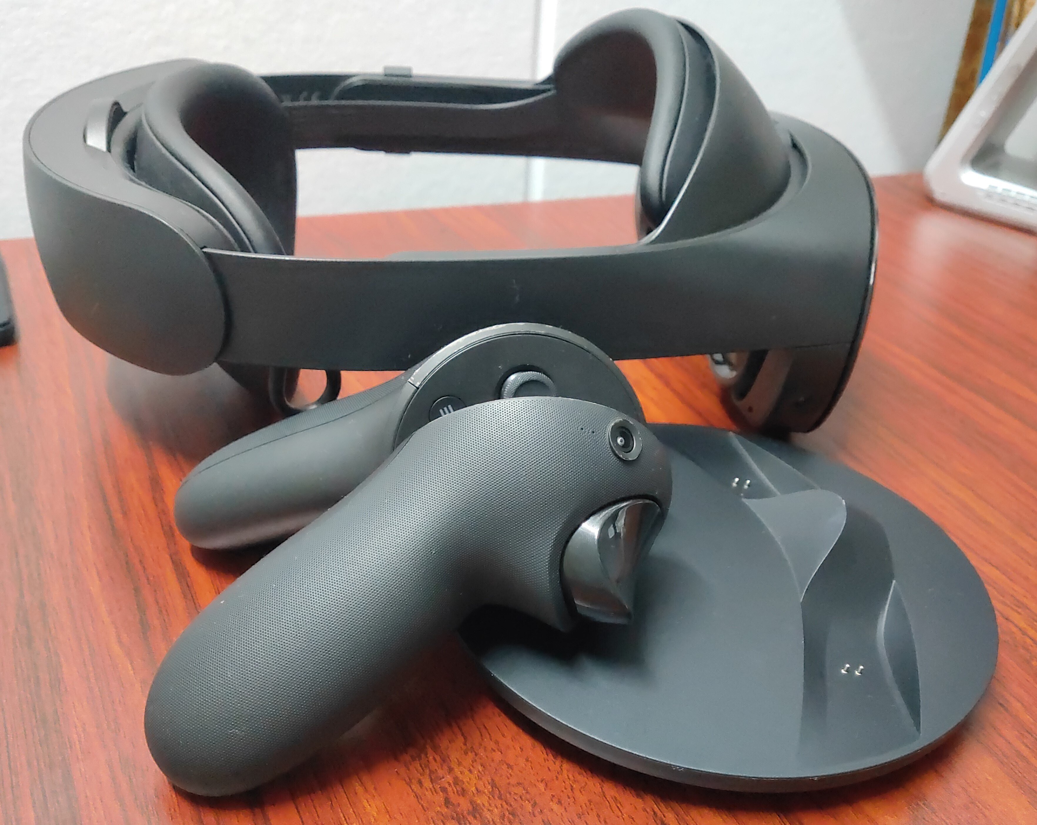 Meta Quest Proレビュー：VRChatに最適。完成された顔トラ