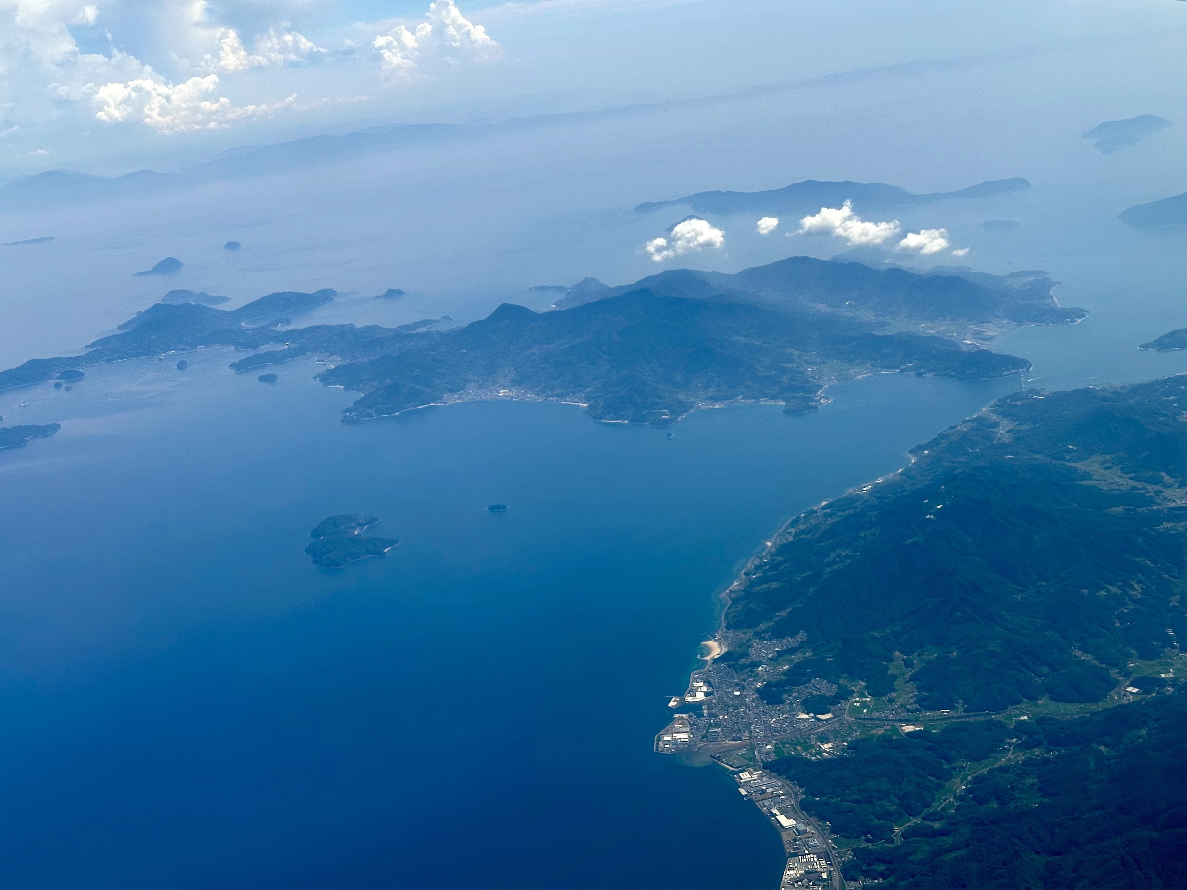 残暑お見舞い申し上げます。飛行機から見た雷雲の写真で、少しは涼しく