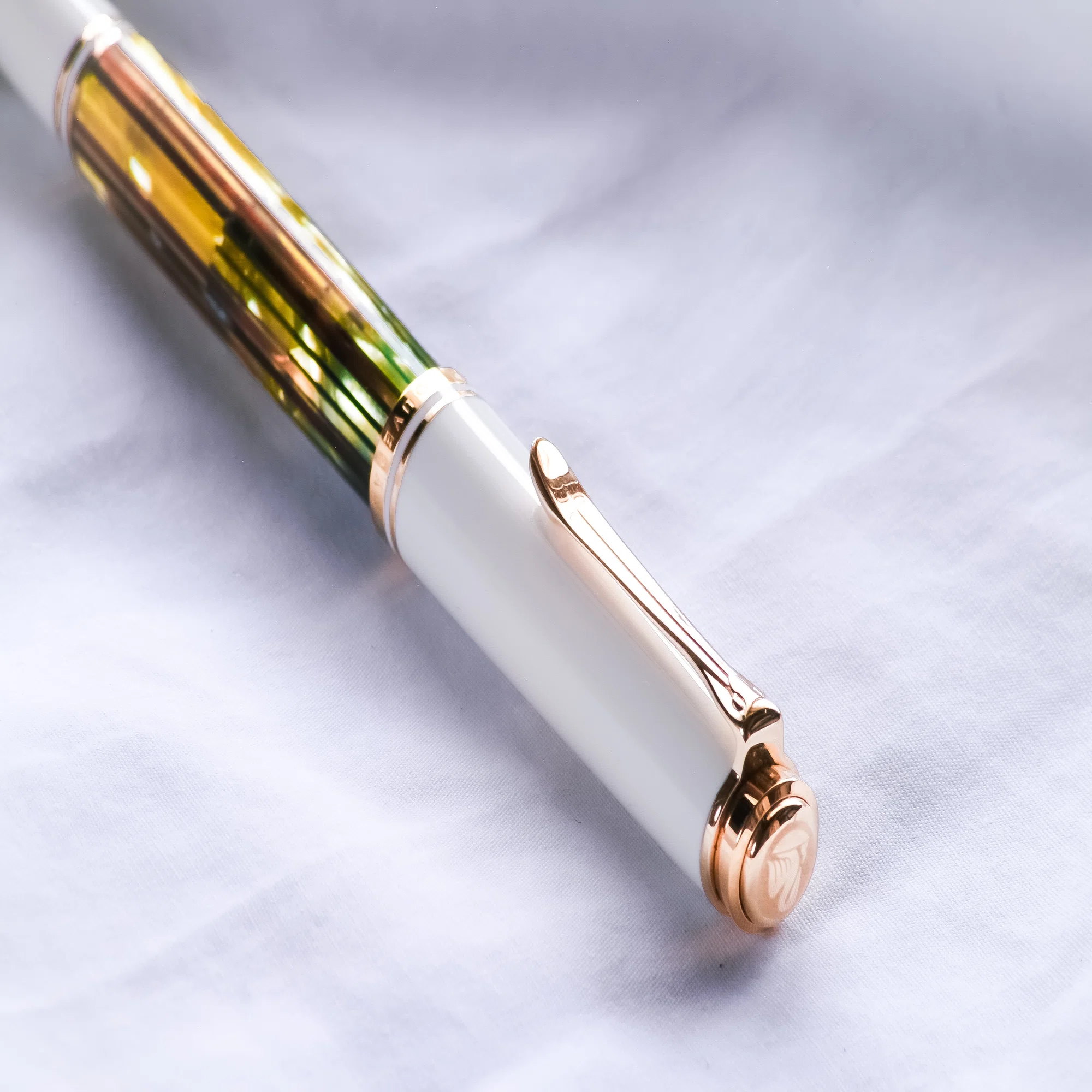 Pelikan Souverän White Tortoise M400｜窓