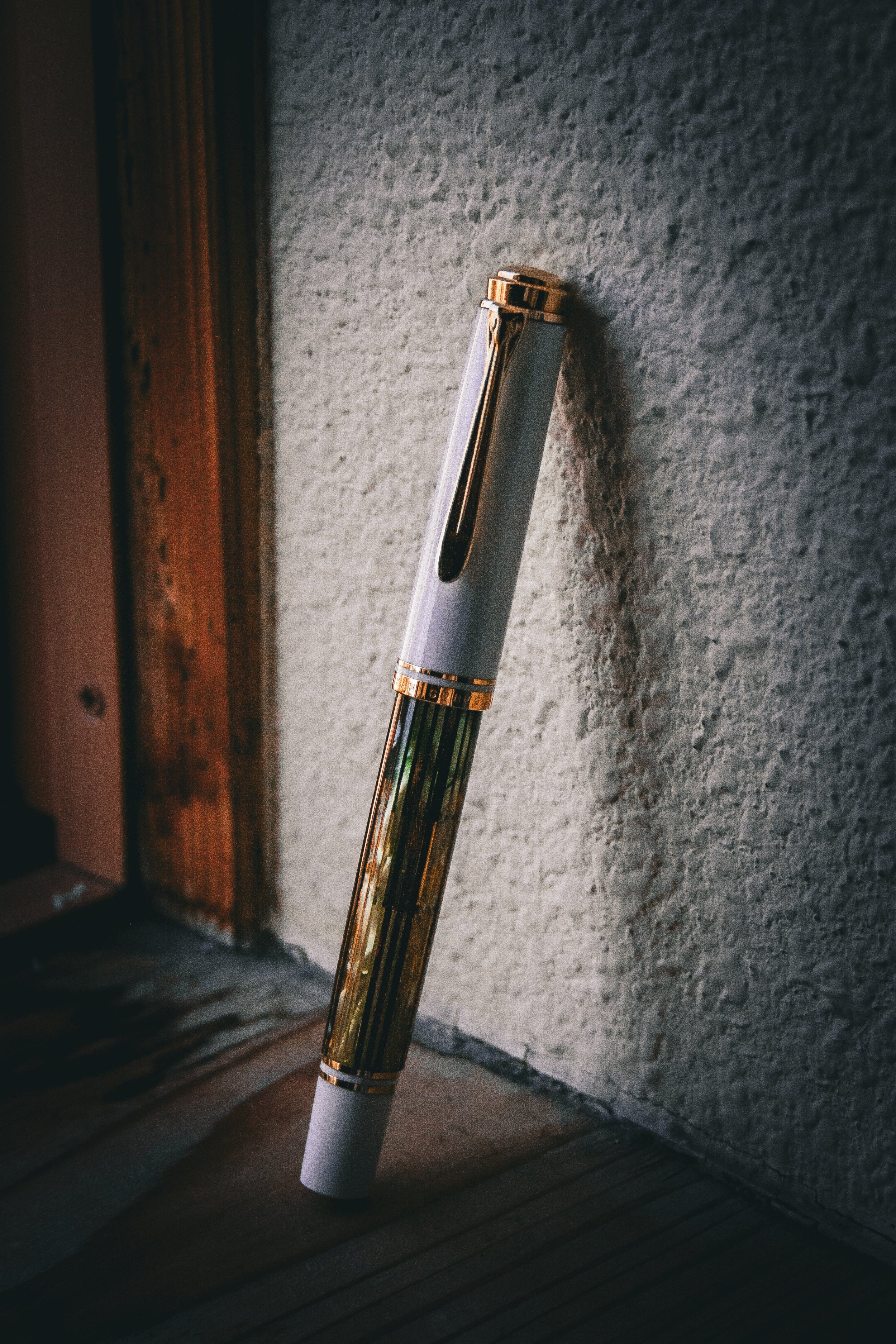 Pelikan Souverän White Tortoise M400｜窓