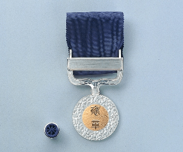 褒章って具体的になんなんだ｜100パイセン