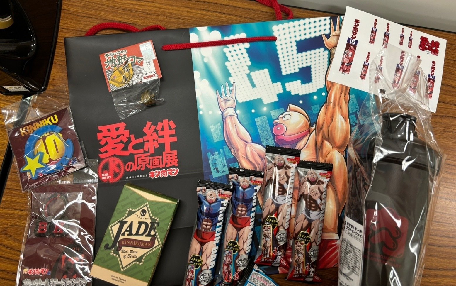 新品　原作４５周年記念「キン肉マン」愛と絆の原画展　図録 Amazon.co.jp: 原作45周年記念 キン肉マン 愛と絆の原画展 図録
