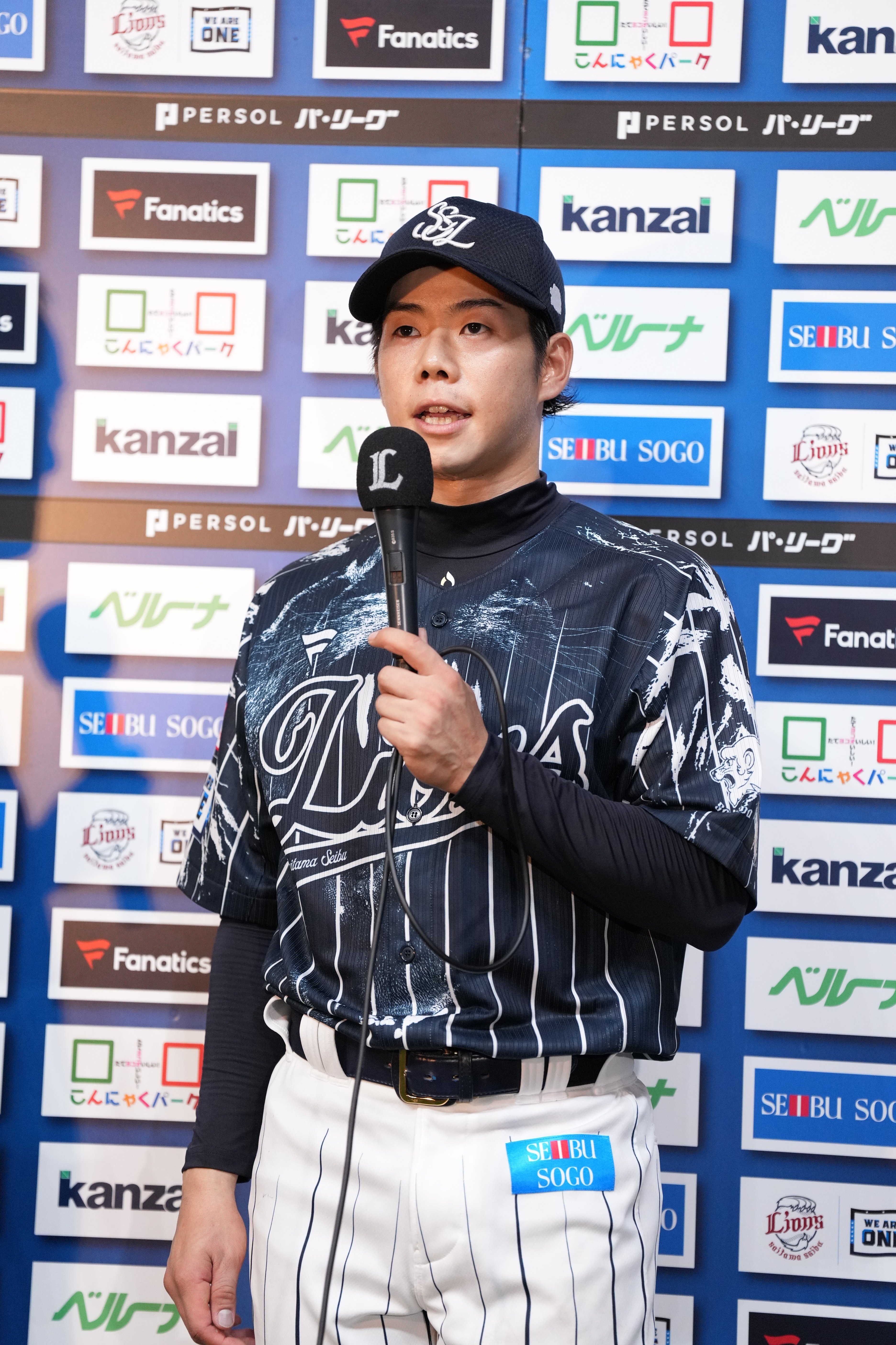 ライオンズ ユニフォーム Lサイズ ネイビー　YOSUKE AIZAWA 世界的ファッションデザイナー相澤陽介さんと一緒に制作した期間