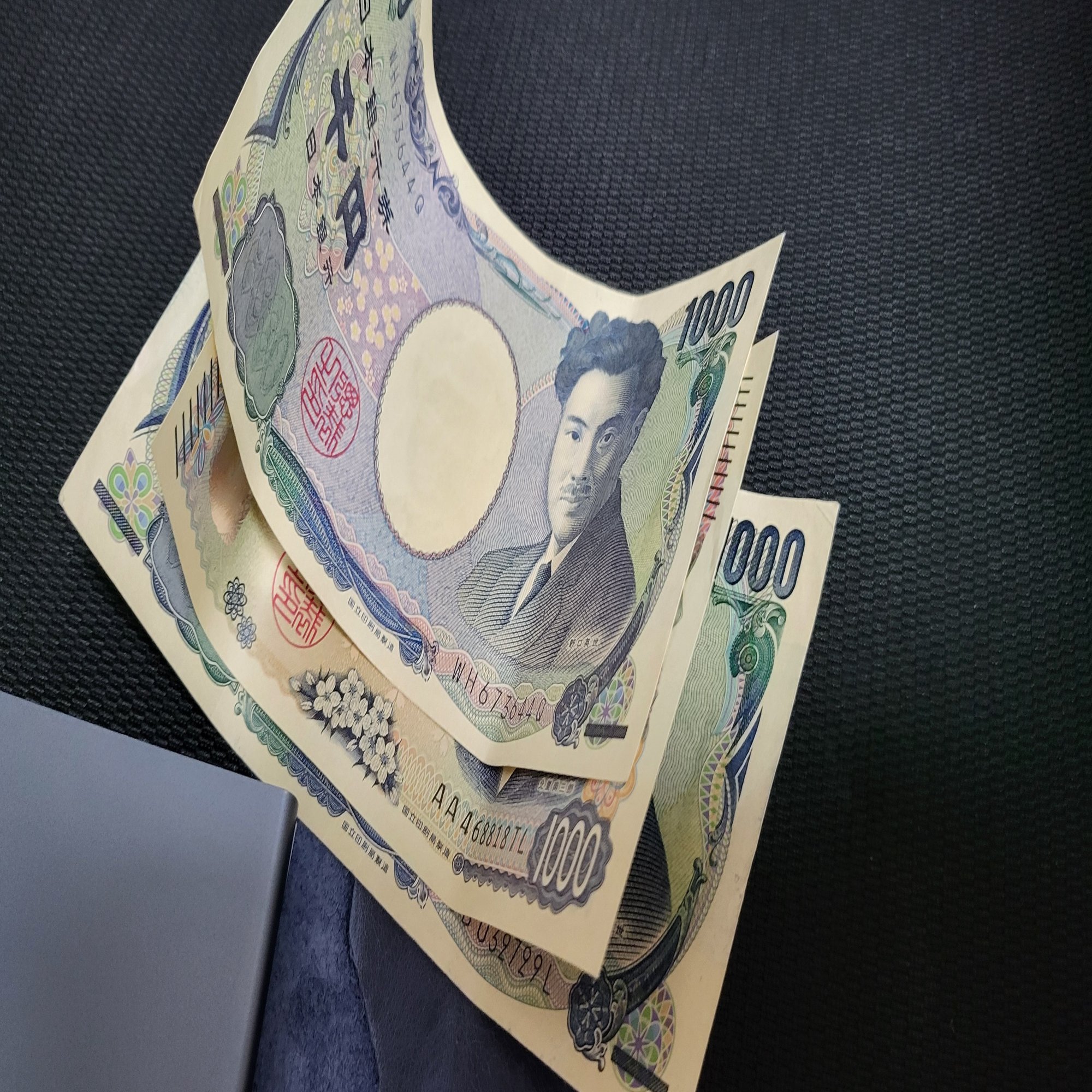 新札はいつ手に入るのだろうかと思いつつ、2000円札を想う｜aosagi