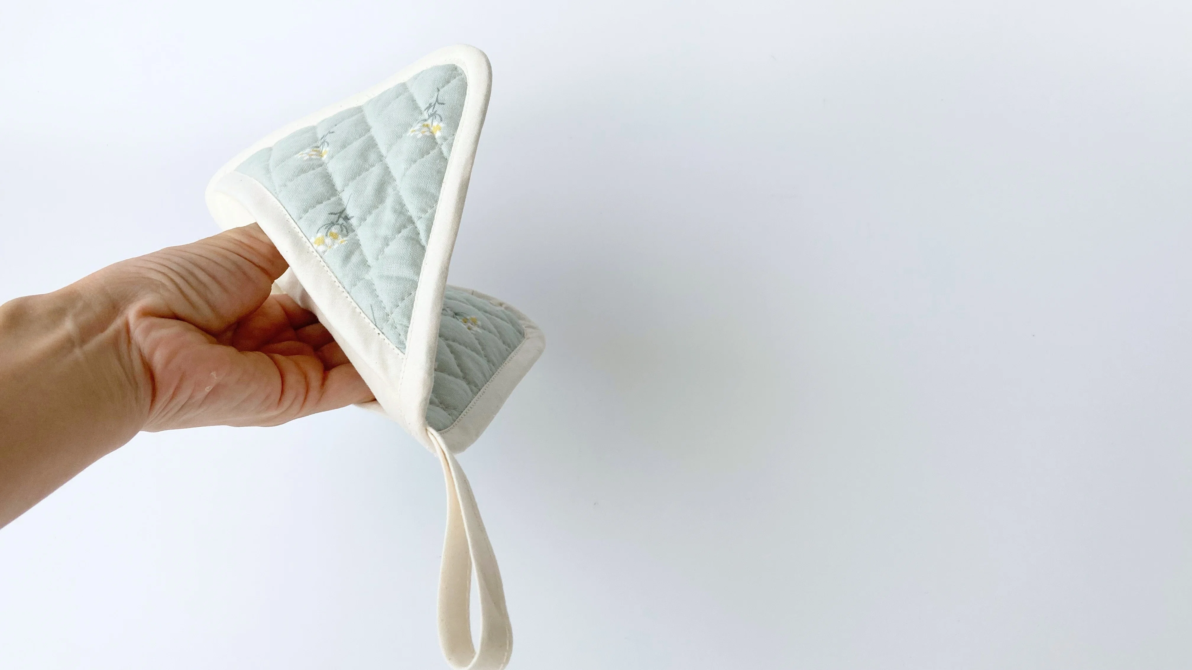 無料記事】鍋敷きにもなるスクエア鍋掴みの作り方｜nahoppe_handmade