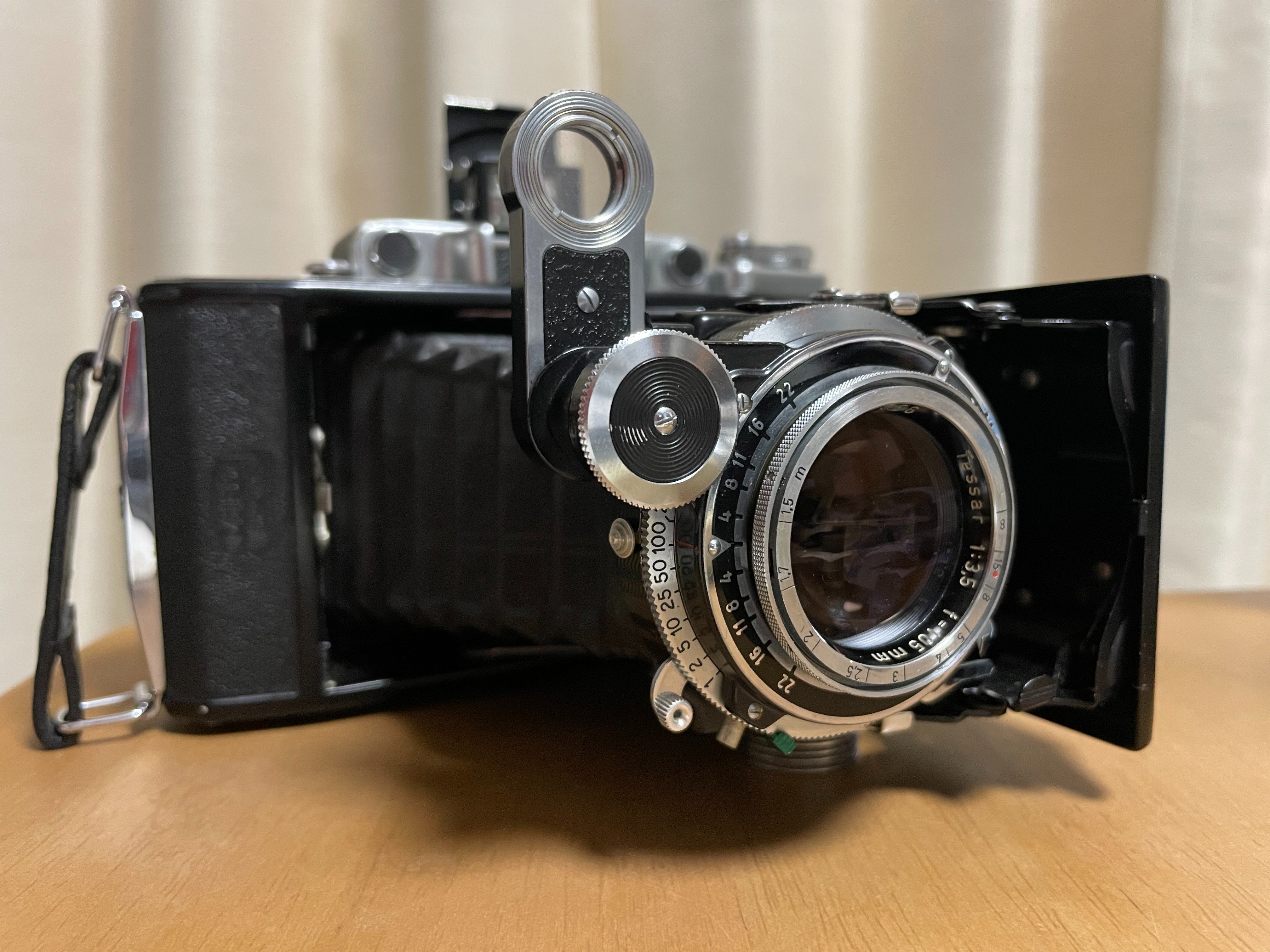 A1350 Zeiss Ikon SUPER IKONIA フィルムカメラ 中判フィルムの6x9フォーマットで撮影したくて… その2 ZEISS