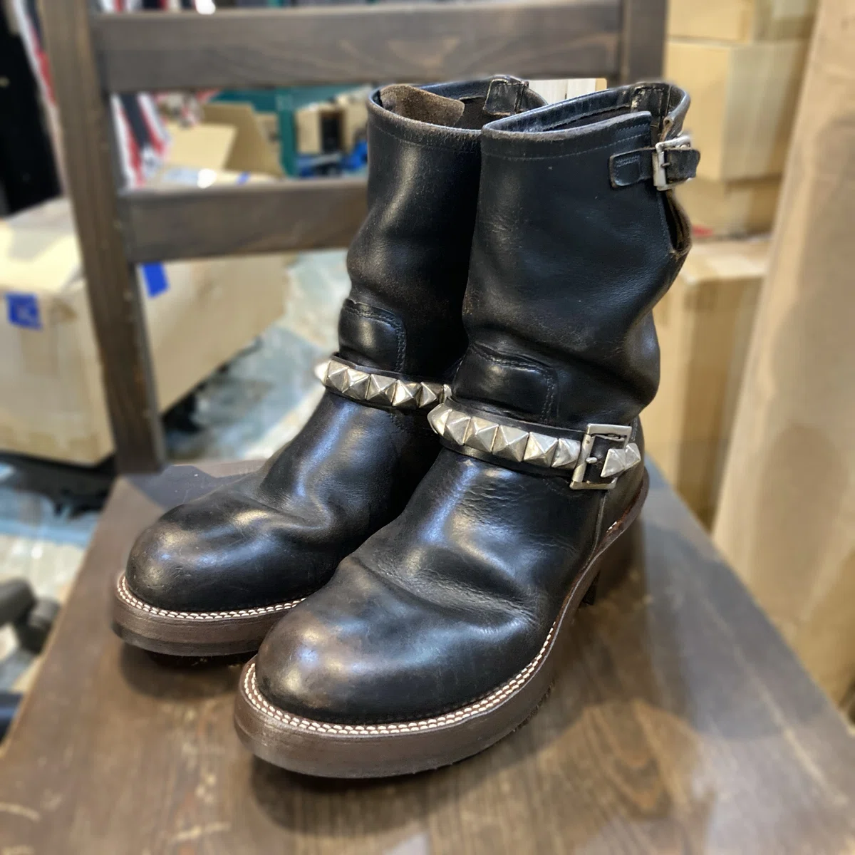 Revamp/ブーツカスタム】スタッズの打ち込まれたRed Wingエンジニア 