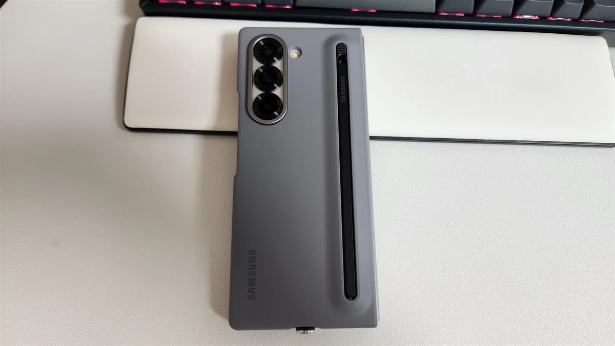 結局純正Galaxy Z Fold6ケースを買った｜wag