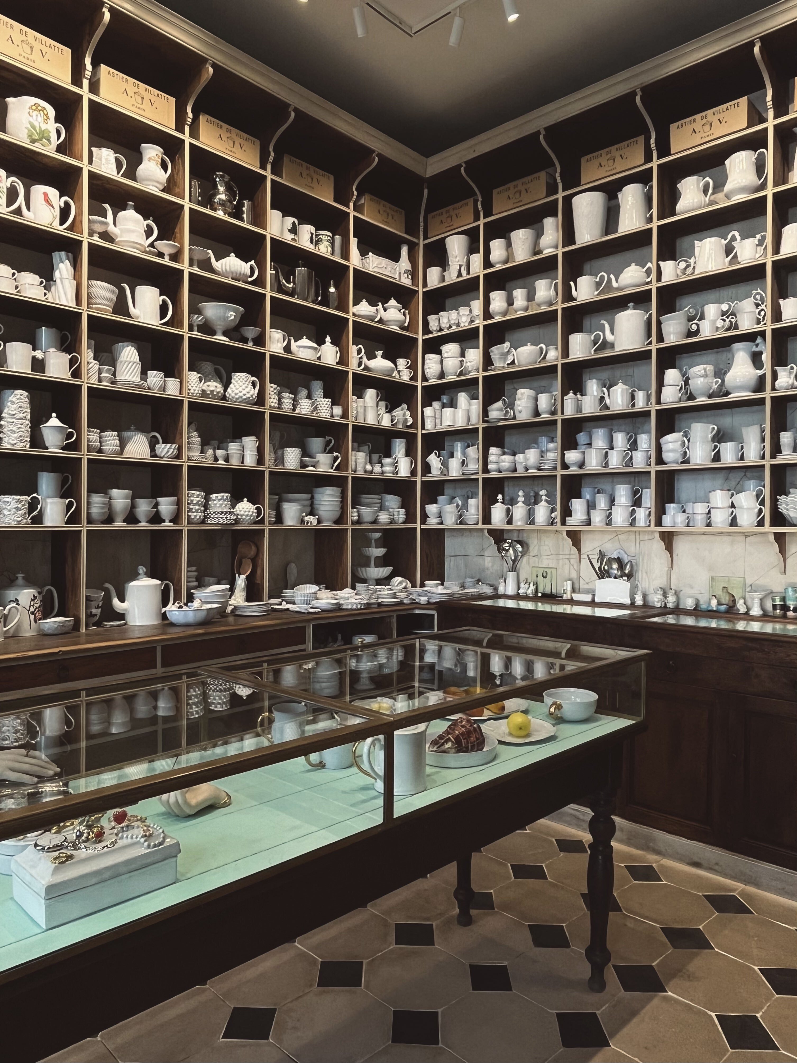 イタリア製　ポスト　モダン　メゾン　工房　牛革　アクリル　デザイナーズ　ラック ポストモダン イタリア製 メゾン 工房 牛革 アクリル デザイナーズ