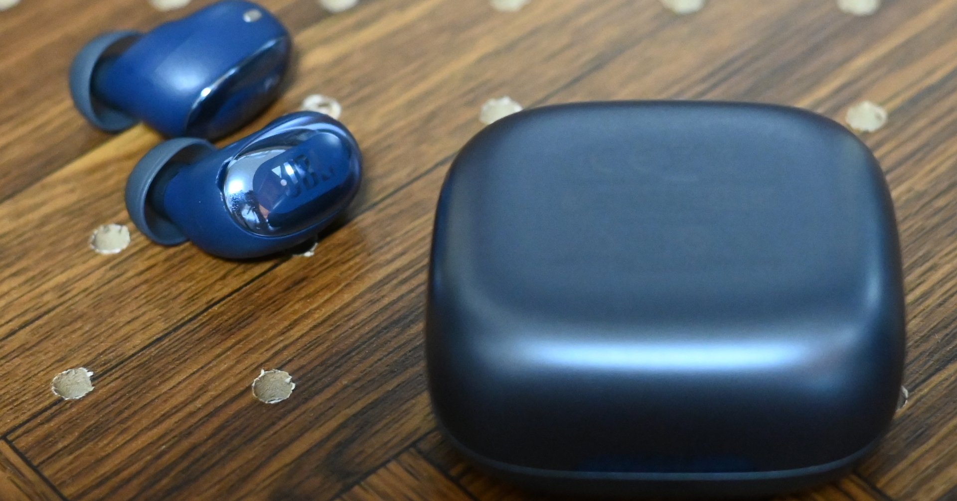 JBL LIVE FREE 2 ワイヤレスイヤホン bluetooth マルチポイント