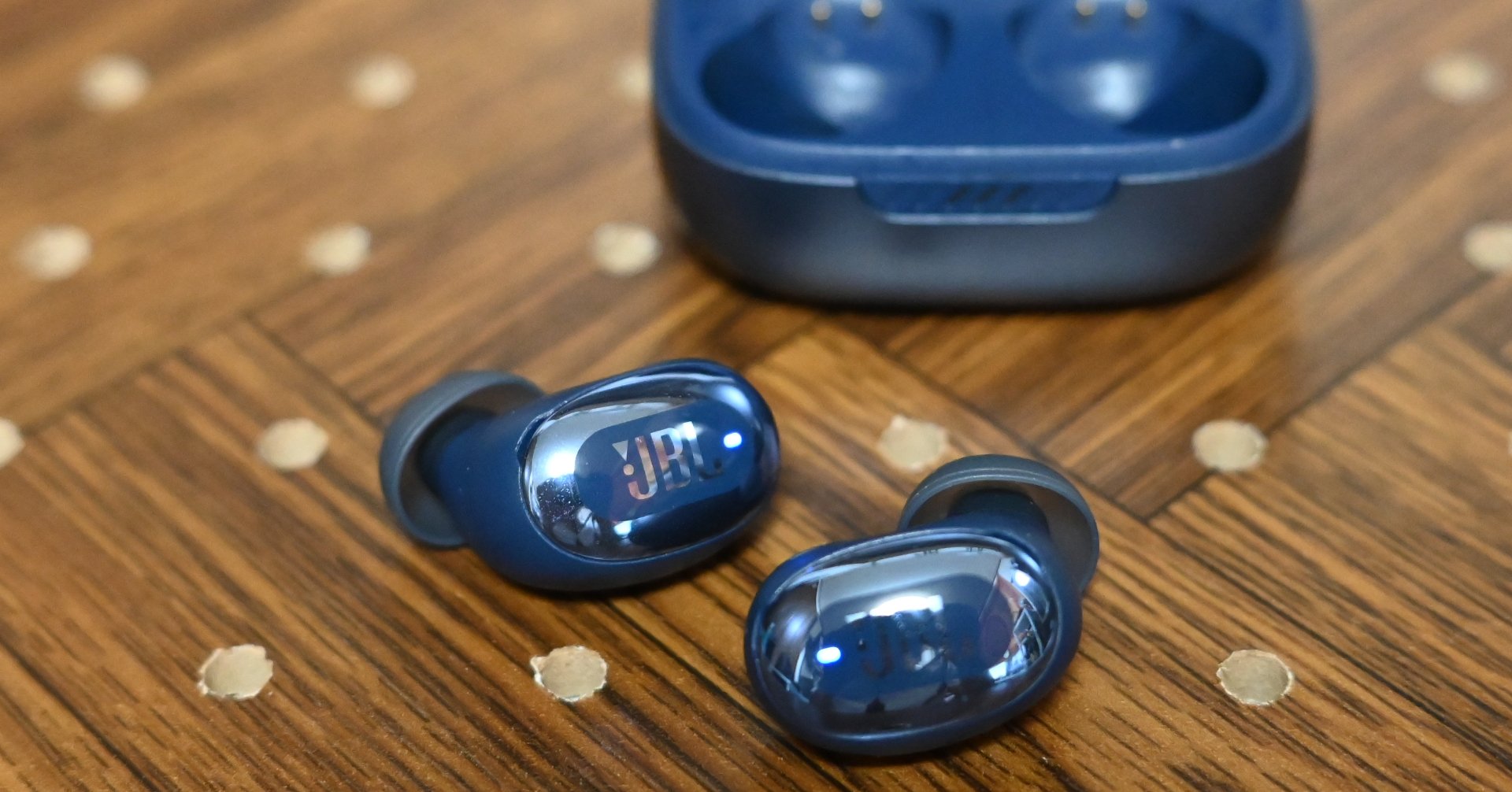 レビュー」ガジェット：JBL LIVE FREE 2 ワイヤレスイヤホン bluetooth