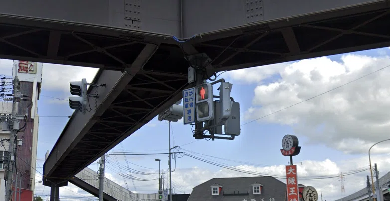 懸垂型の歩行者用信号機 (岡山)｜道路標識マニア