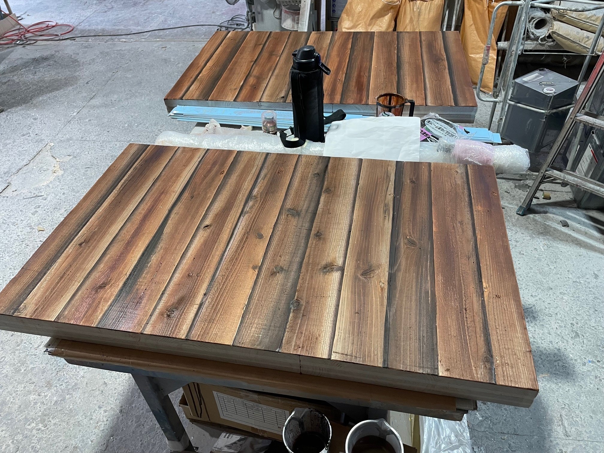 レジンをワンポイントに作りました焼き目を入れたテーブルです 楽天市場】# 920□ モンキーポッド レジンテーブル 樹脂加工一枚