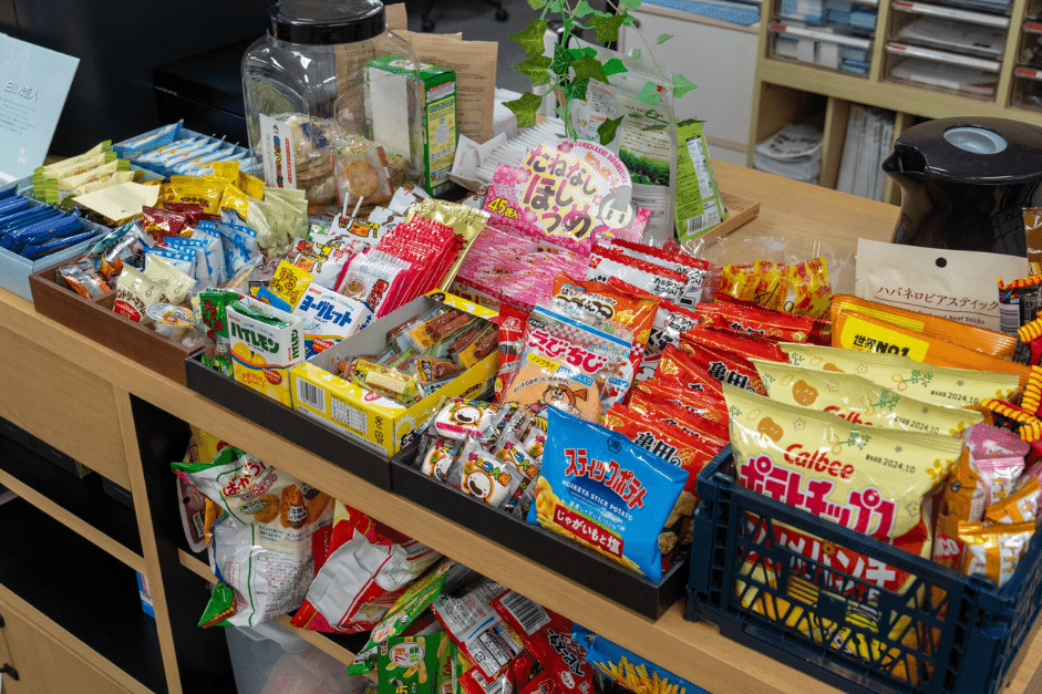 アジャイルウェアはお菓子食べ放題の会社です｜アジャイルウェア