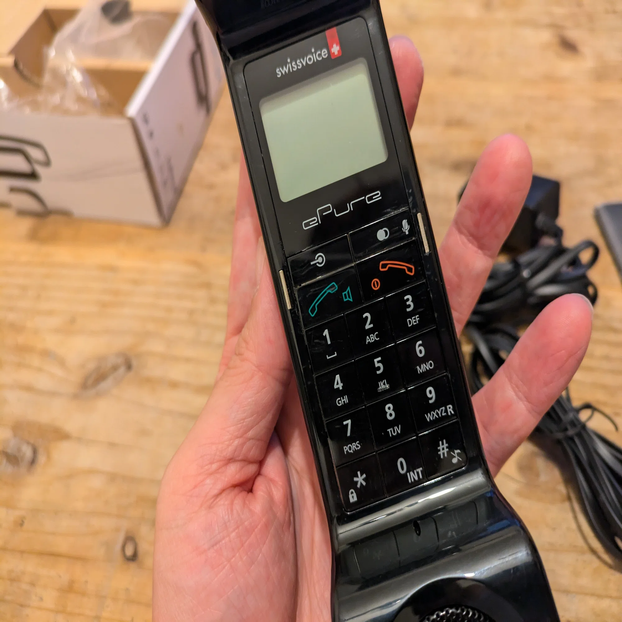 電話機】「SwissVoice(スイスボイス) イーピュア シンプル コードレス 
