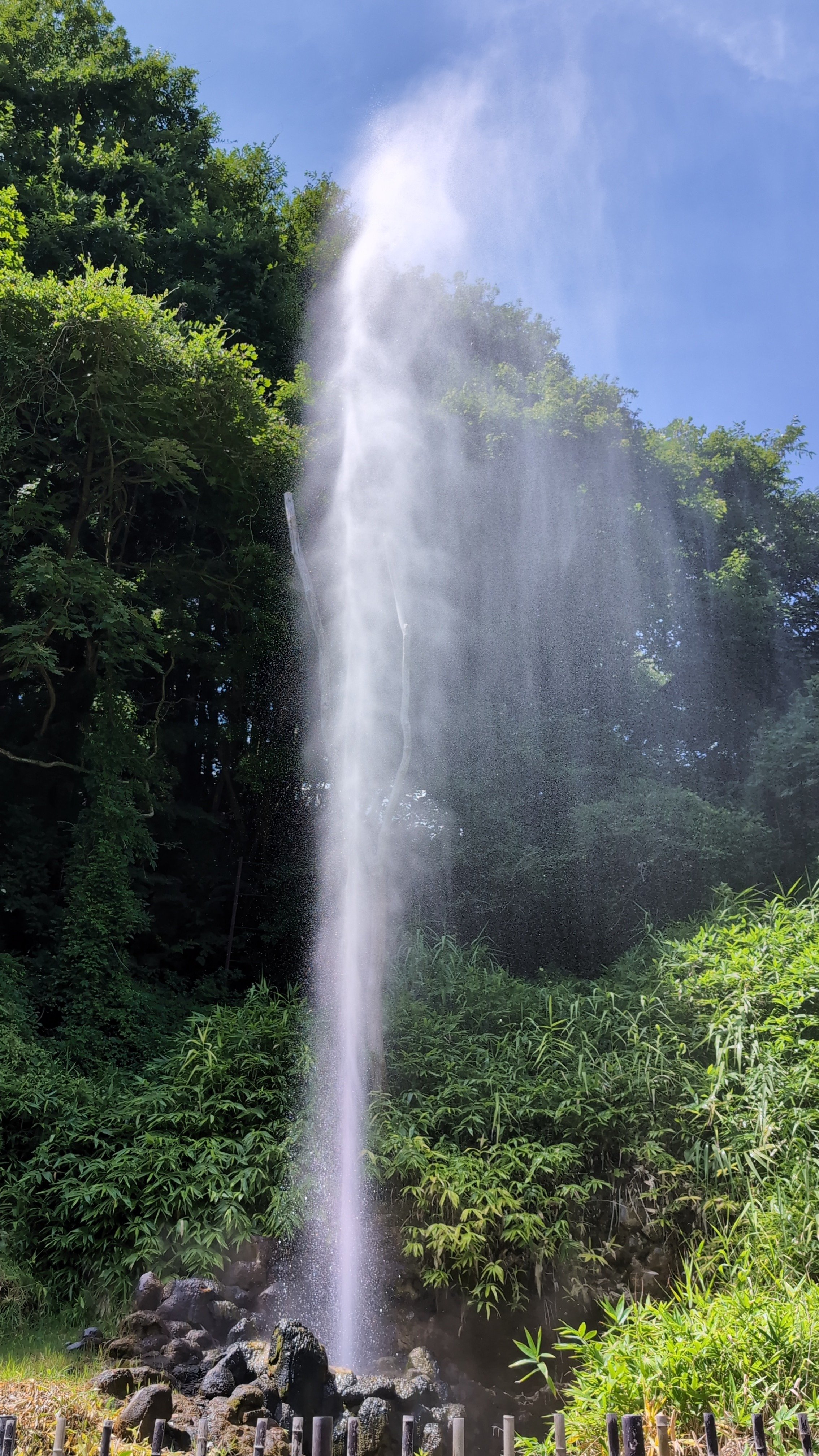 378）鳴子温泉地獄谷のカラフルな石（参考）