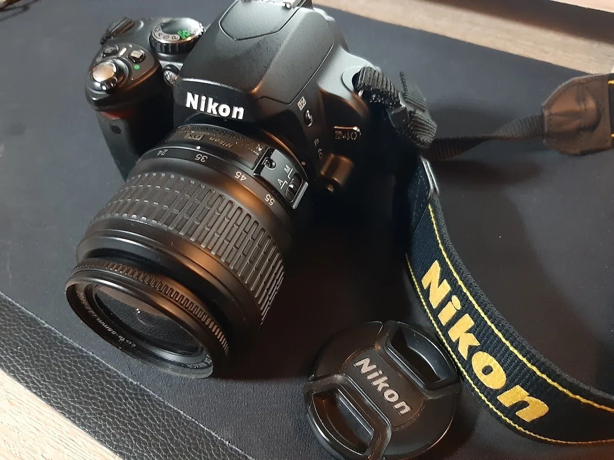 希少色】Nikon D40 ばかばかしい 18-55mm レンズセット 初心者おすすめ♪