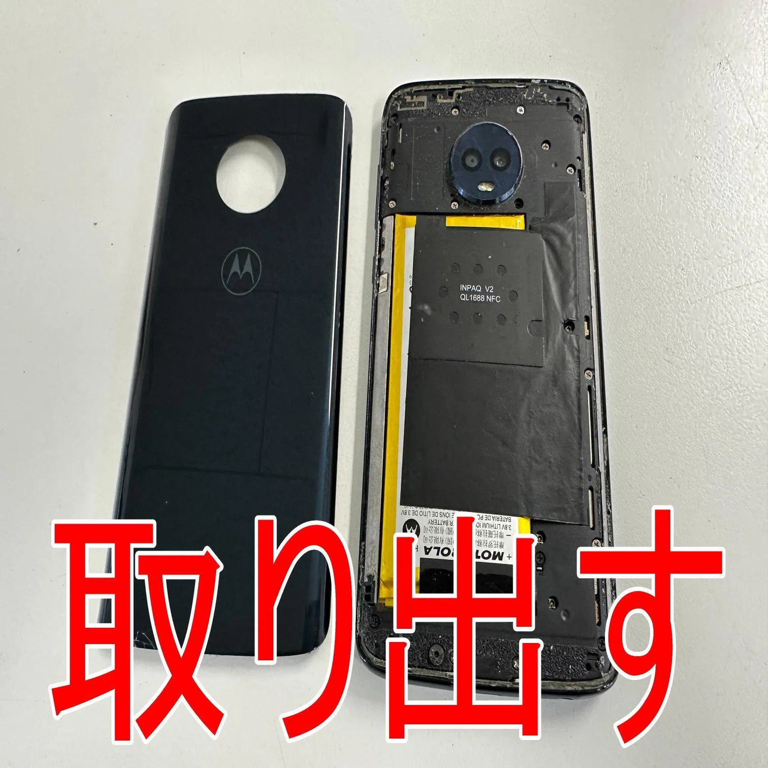 moto g6のバッテリー交換で膨張による背面パネル浮きが改善！電池劣化 