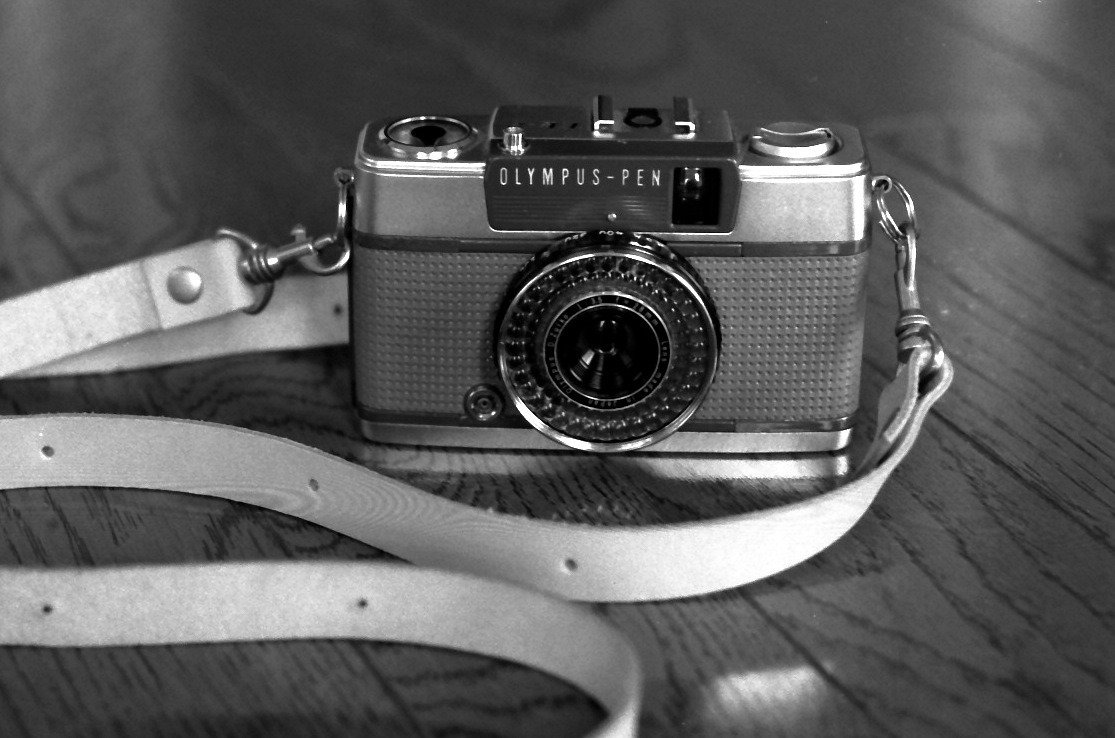 OLYMPUS PEN EF ハーフサイズカメラ+35mmモノクロフィルム OLYMPUS PEN