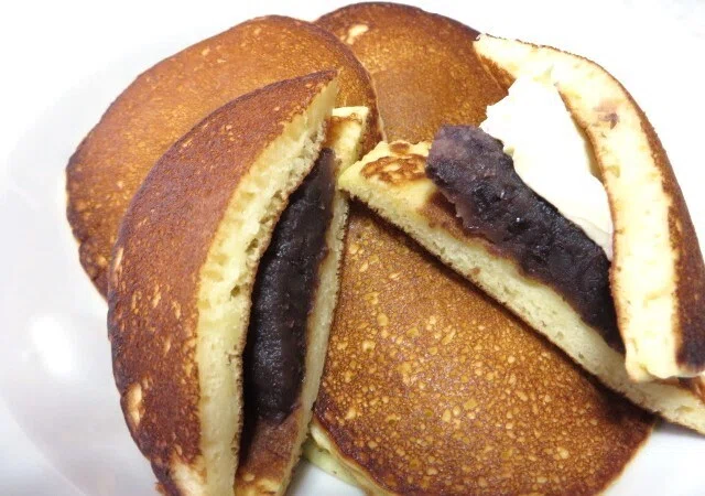 冷蔵庫にあった小豆餡とホットケーキミックスでどら焼きを作ってみたら