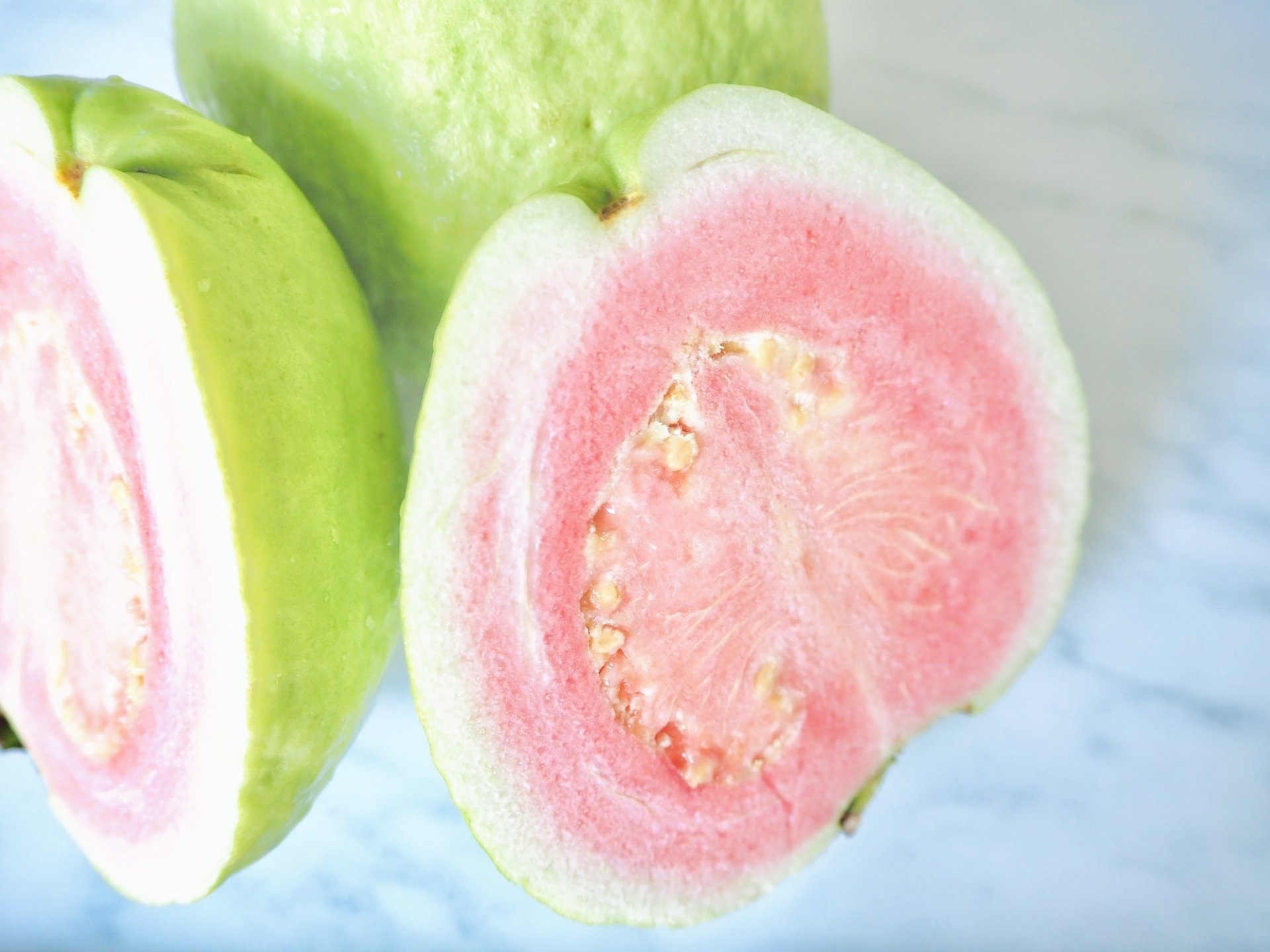 新鮮 グアバ 10キロ美味しくてカリカリです。 新鮮 グアバ 10キロ美味しくてカリカリです。 タイで「生グァバ