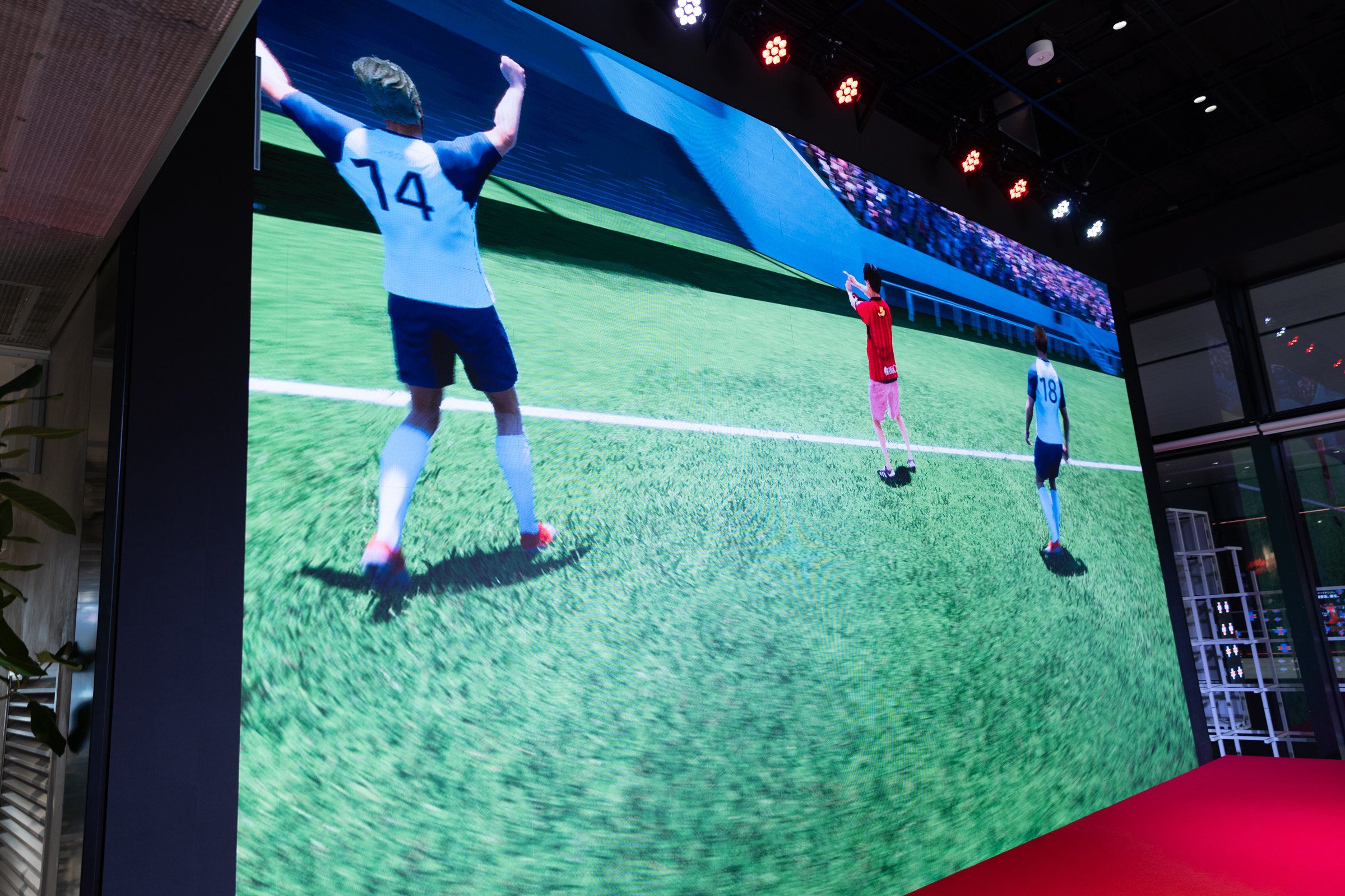 渋谷サクラステージからサッカーフィールドへ瞬間移動!? 3D映像生成の