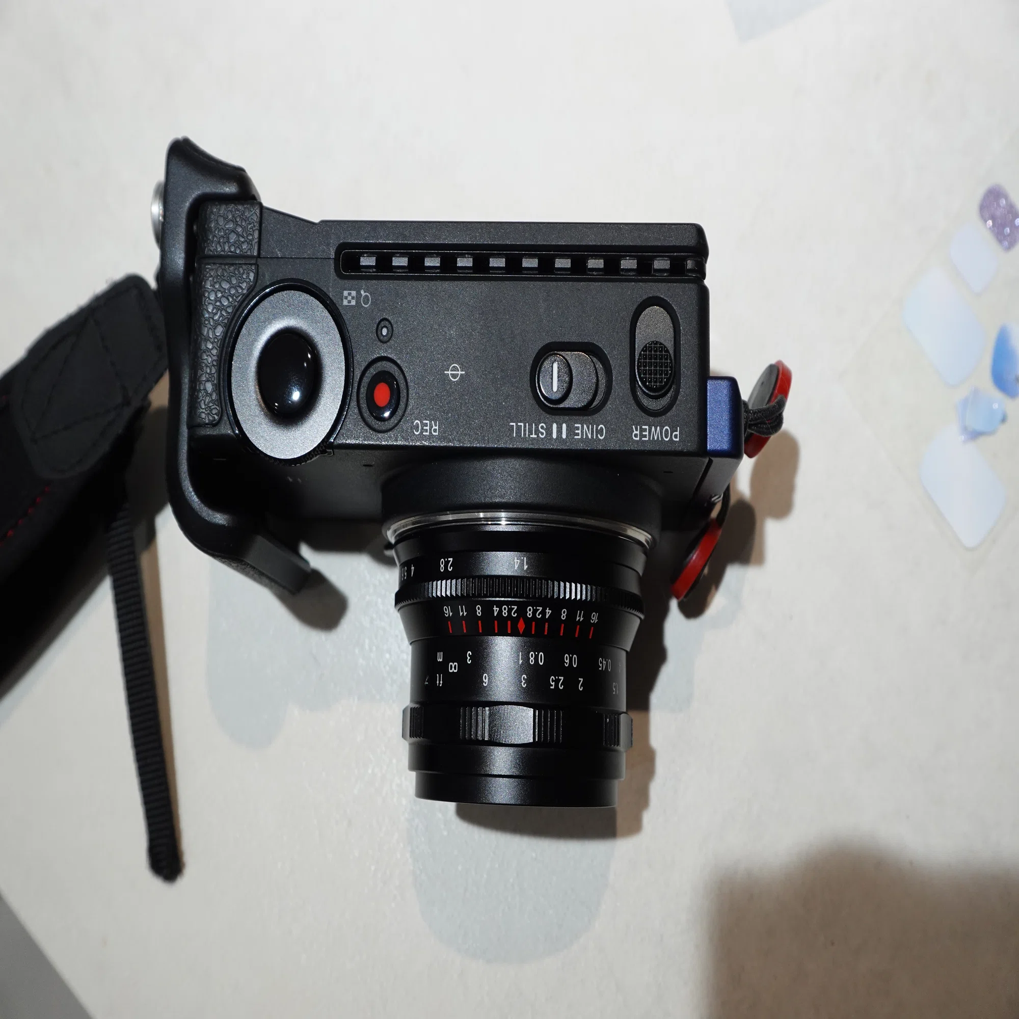 Lマウント小型レンズ PERGEAR 35mm F1.4｜とりごーり