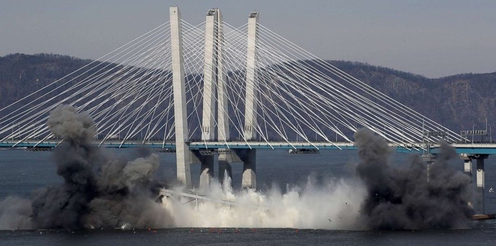 トリニダ橋 kotohayokozawa】SIDE LINE WIDE FLARE DENIM PANTS｜CONVERSE TOKYO