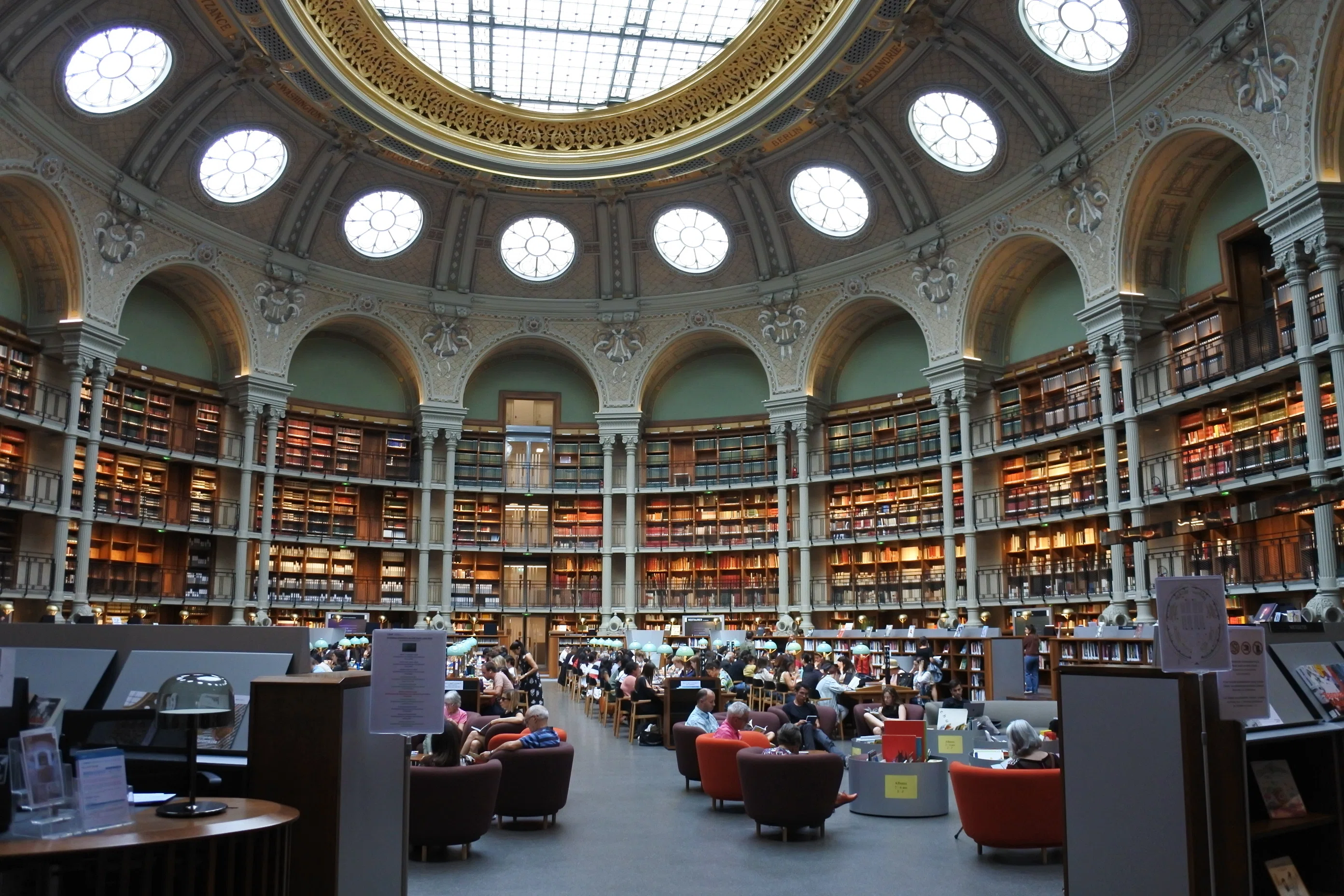 パリ・オリンピック開会式の国立図書館｜lucien