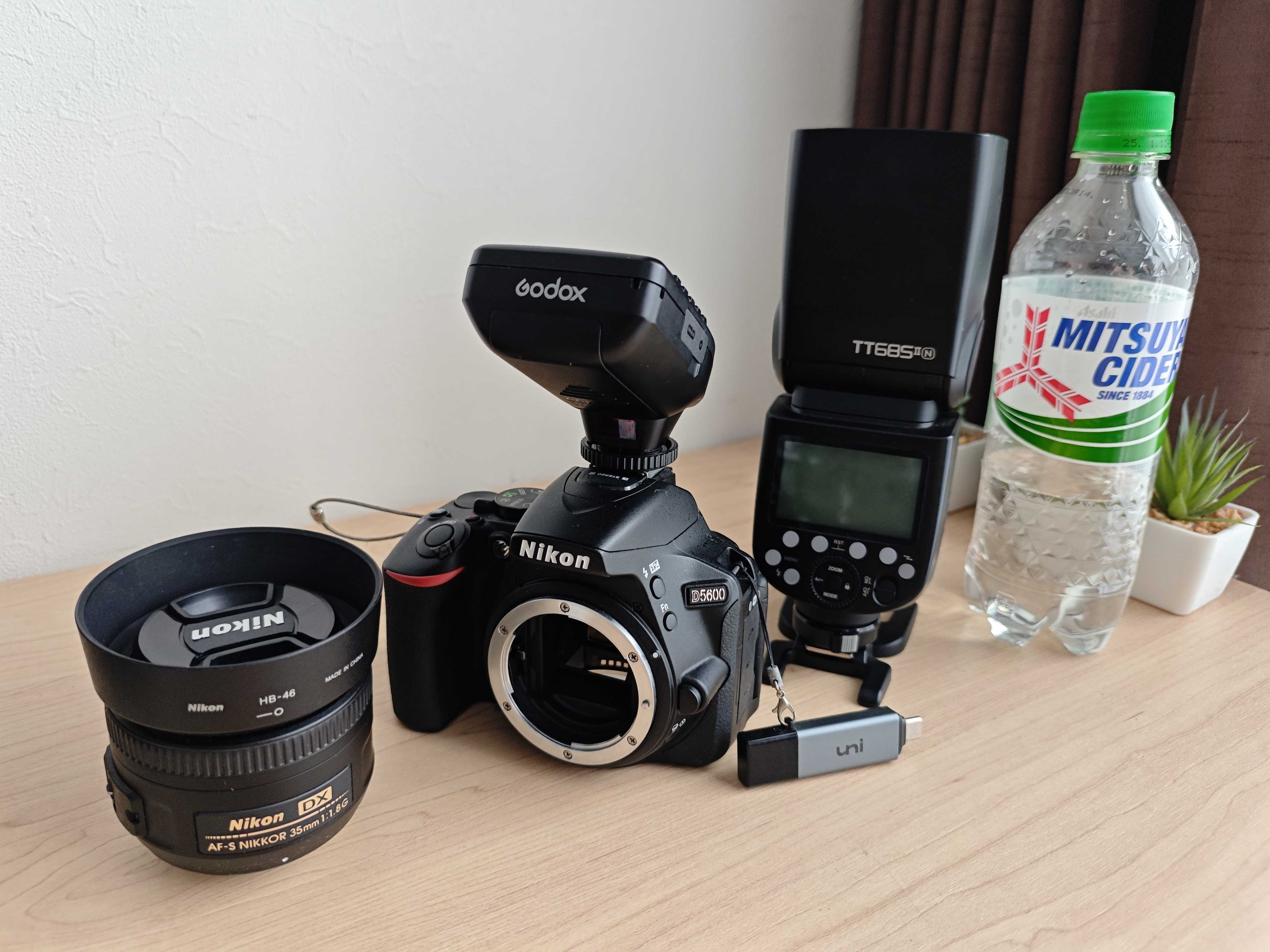 Nikon D5600ダブルズームレンズキット 35mm単焦点レンズ その他 Nikon D5600ダブルズームレンズキット 35mm単焦点レンズ その他