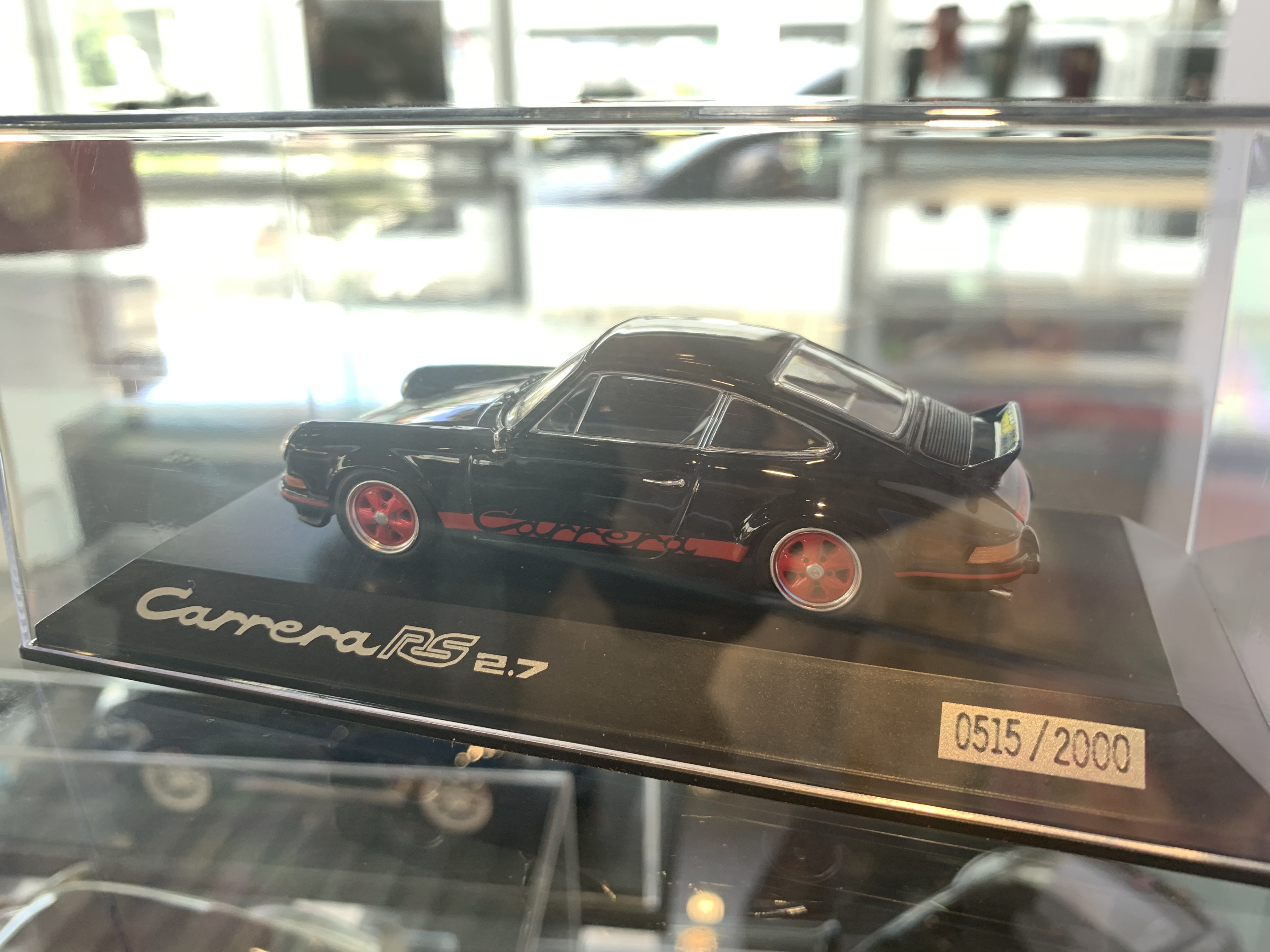 モミの樹を背負ったクリスマス仕様のポルシェ911'73カレラRS2.7｜金子