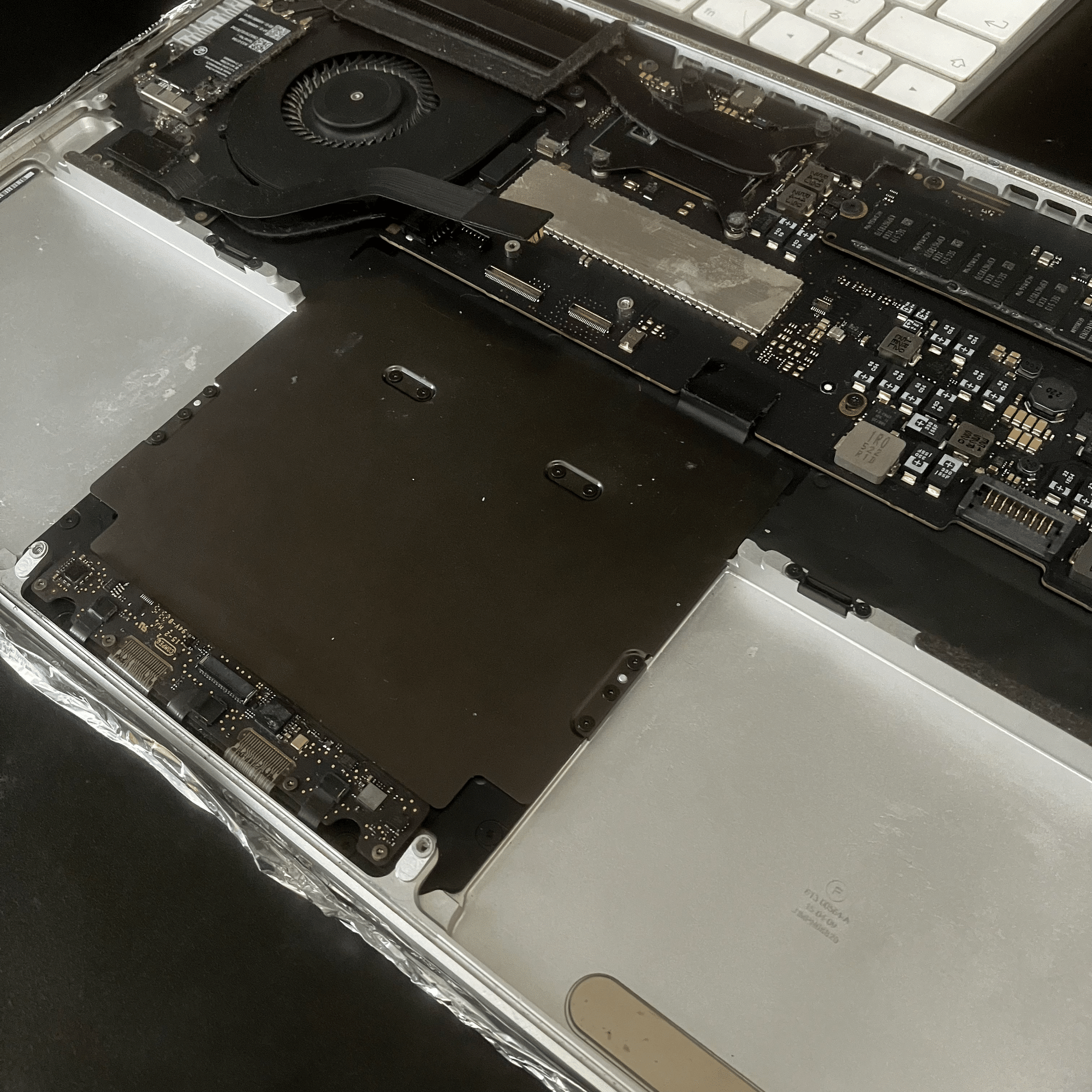 MacBook Pro メモリ16GB 2015 mid バッテリー良好 意を決して交換した