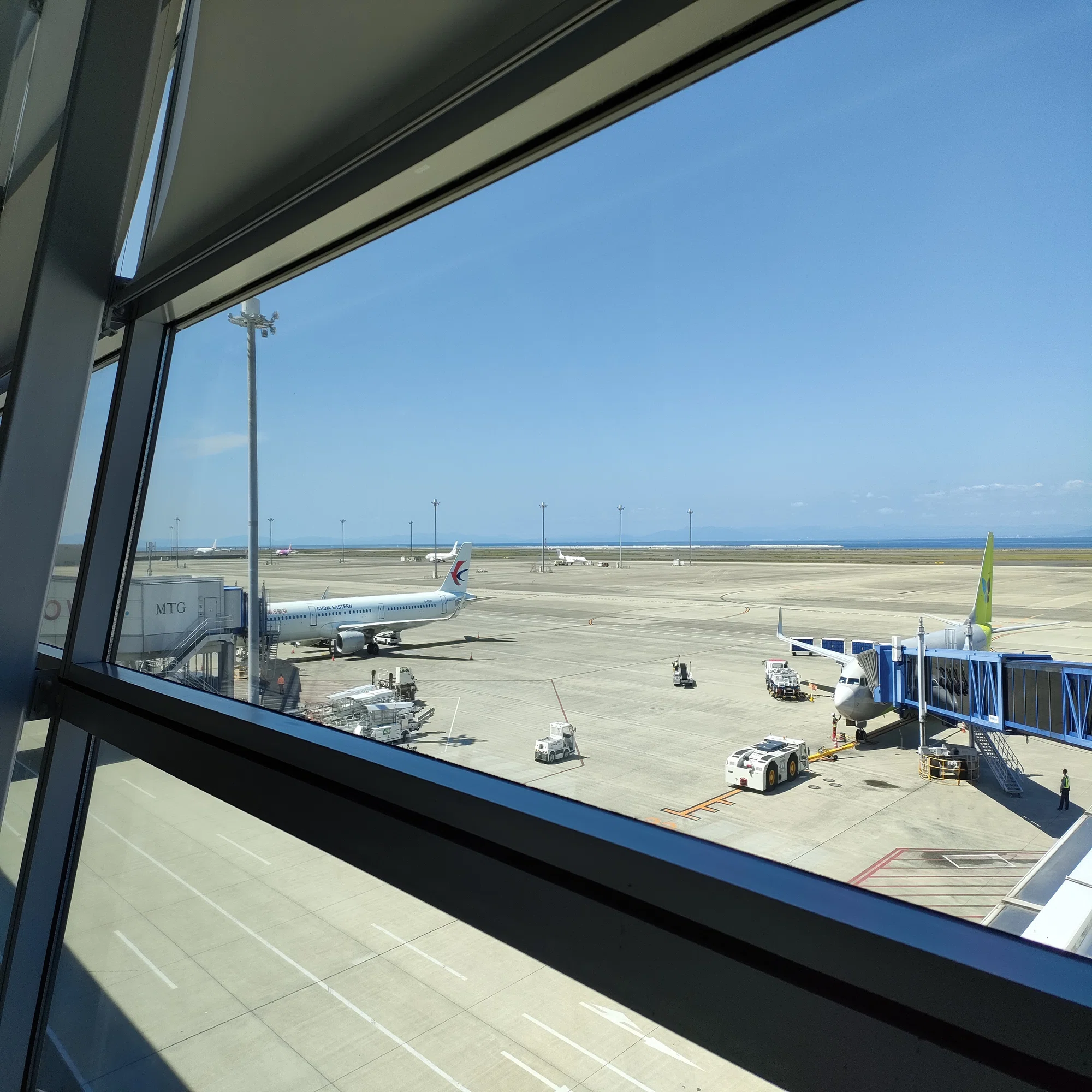 中国 東方 航空 乗り継ぎ 失敗