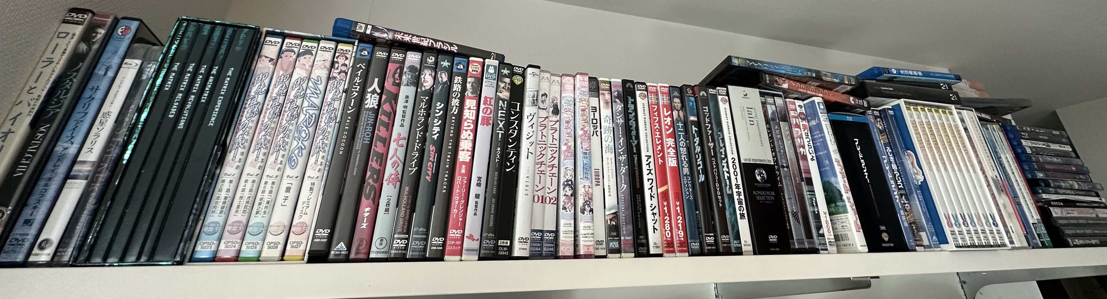 何が出るかなDVD棚 － DVD棚探索｜涼雨 零音