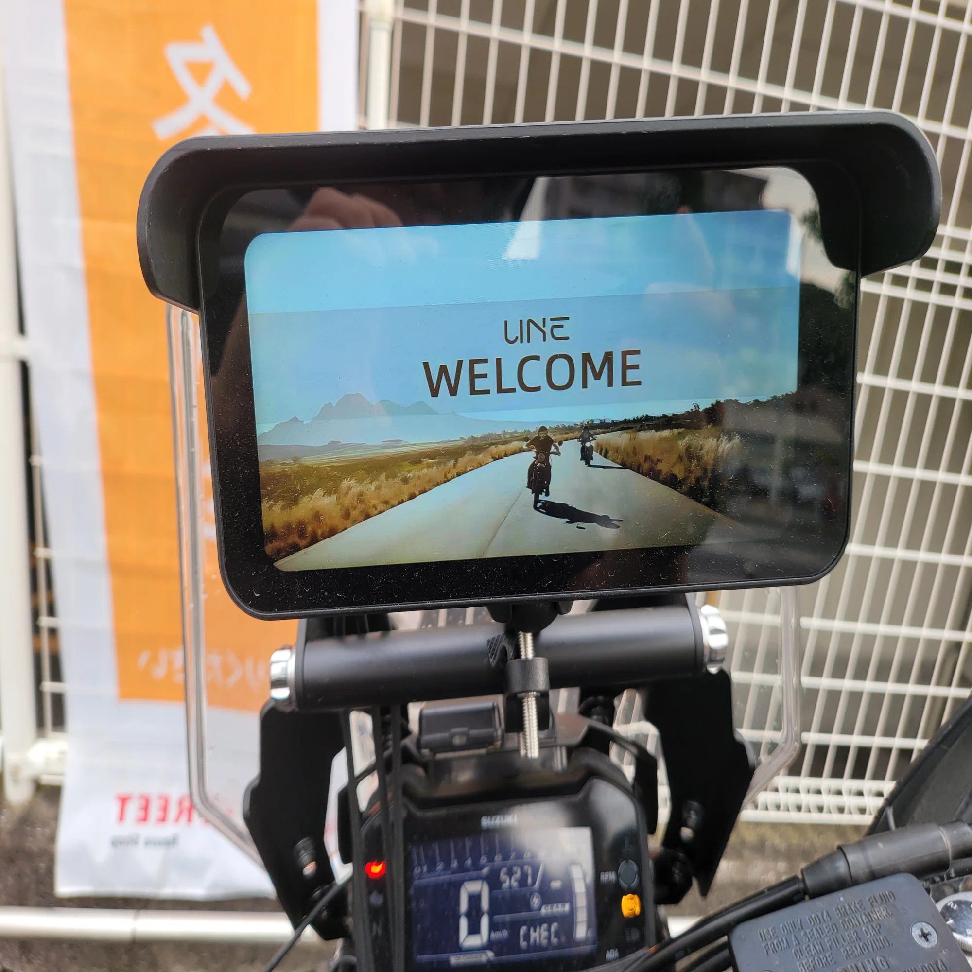 安価で手に入れたAndroidAuto/CarPlay対応のバイク用モニタが思った 