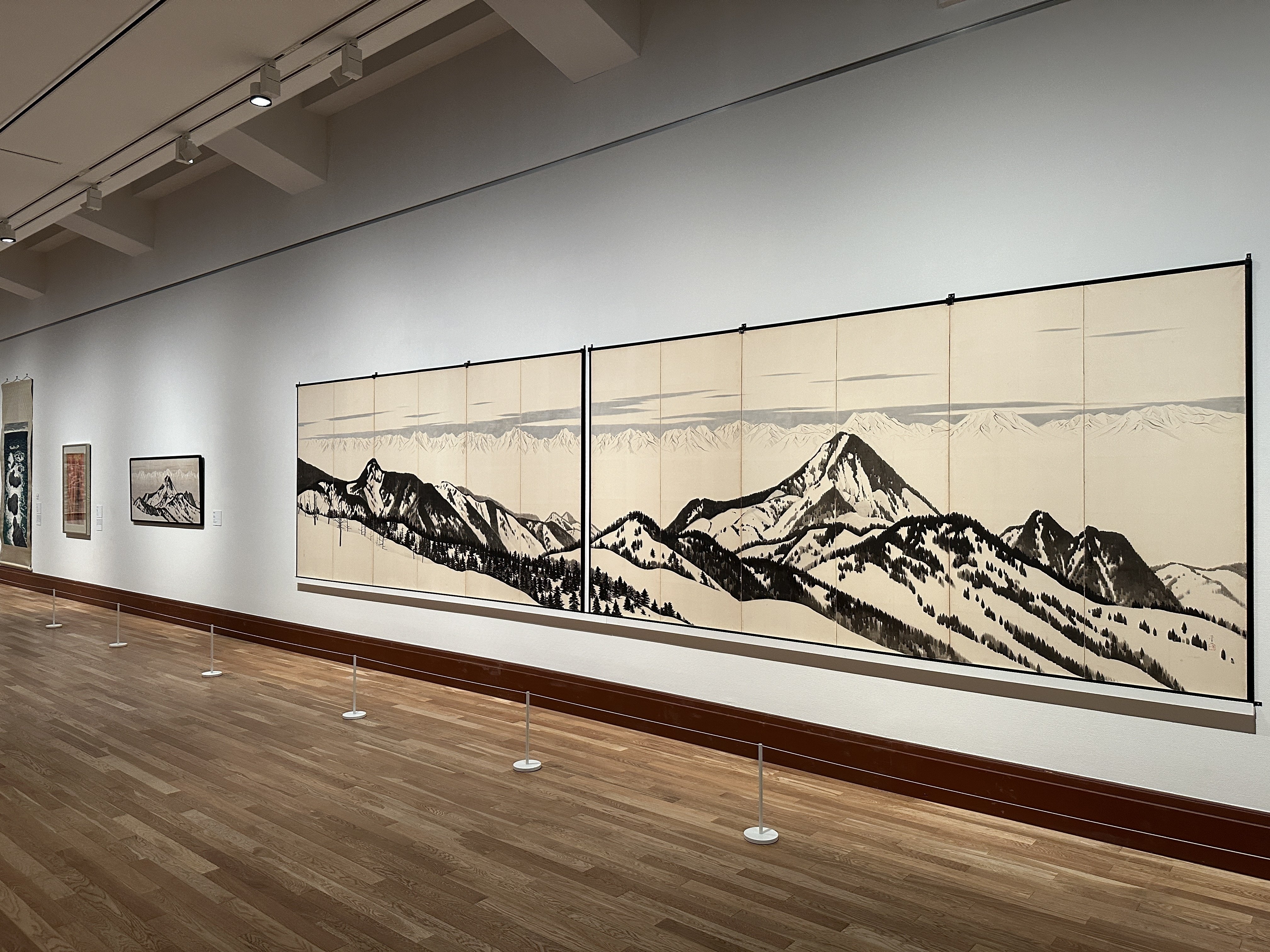 山と雪と水に耽溺 「奥村厚一 光の風景画家 展」 京都市京セラ美術館