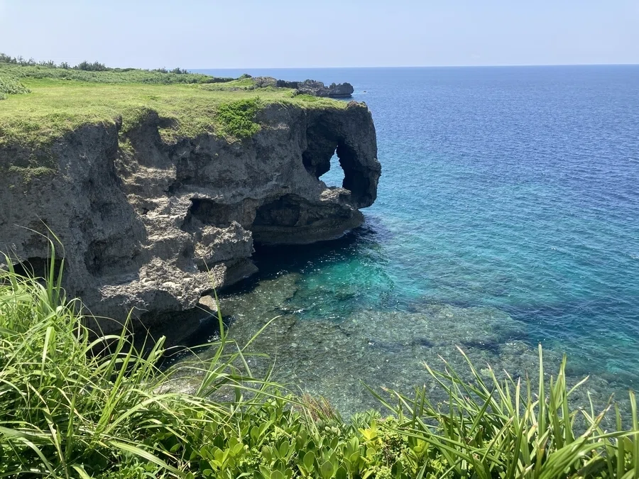 万座毛】宝石みたいな海を眺めた｜今日は何もしたくない沖縄県民