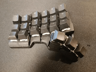 自作キーボード Charybdis Mini】 無限の可能性 + SK6812 = 苦行 自作キーボード Charybdis Mini】 無限の可能性 + SK6812 = 苦行