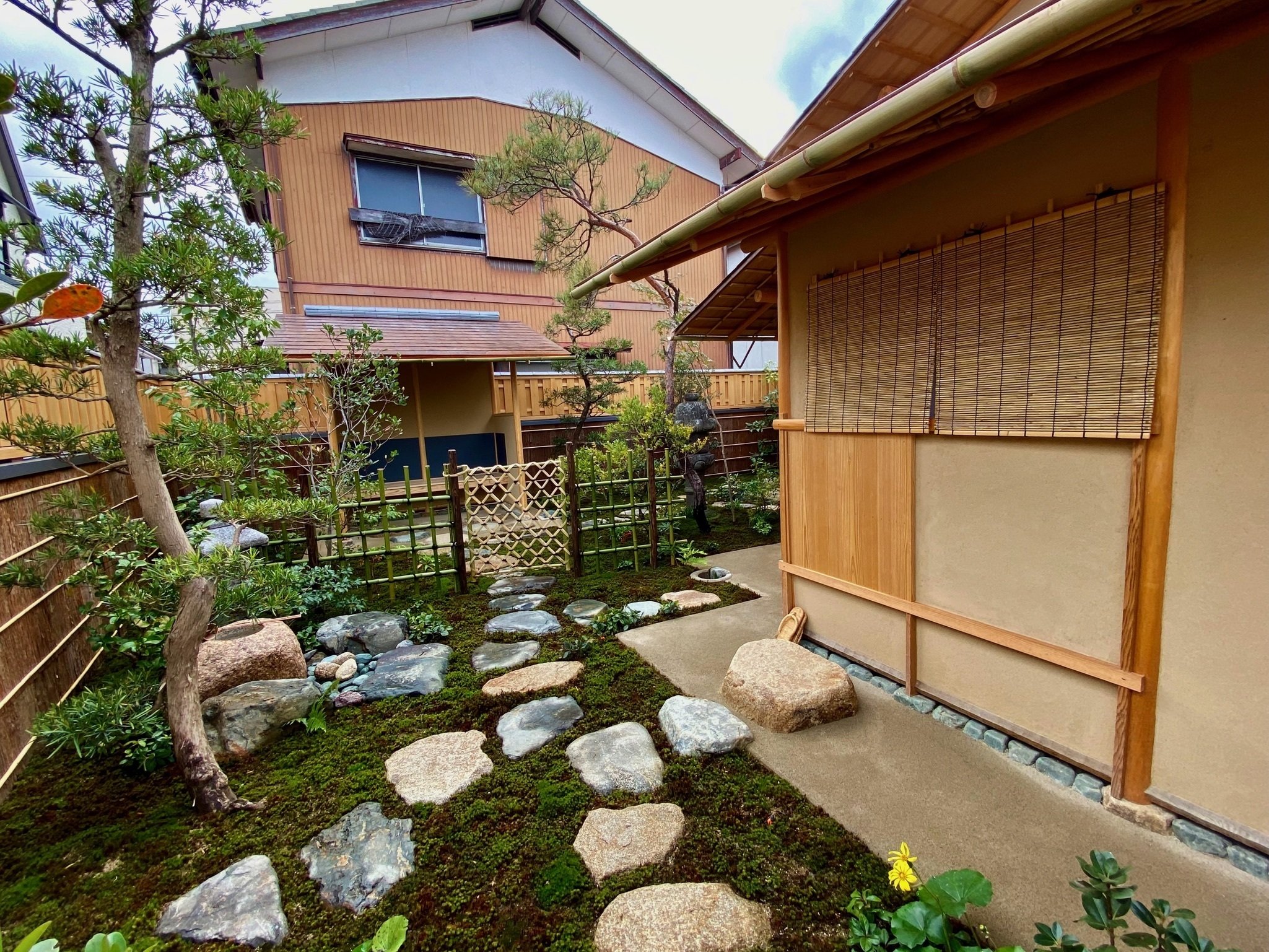 「御簾　三枚」 葦簀 すだれ 茶道 華道 茶室 花唐草文 金具 間仕切 日除け 虫除け 和室 古民具 170×87.5cm y06540500 三ツ折（懐紙入） 名物裂 茶道具 すだれ 葦簀 （ふたえ