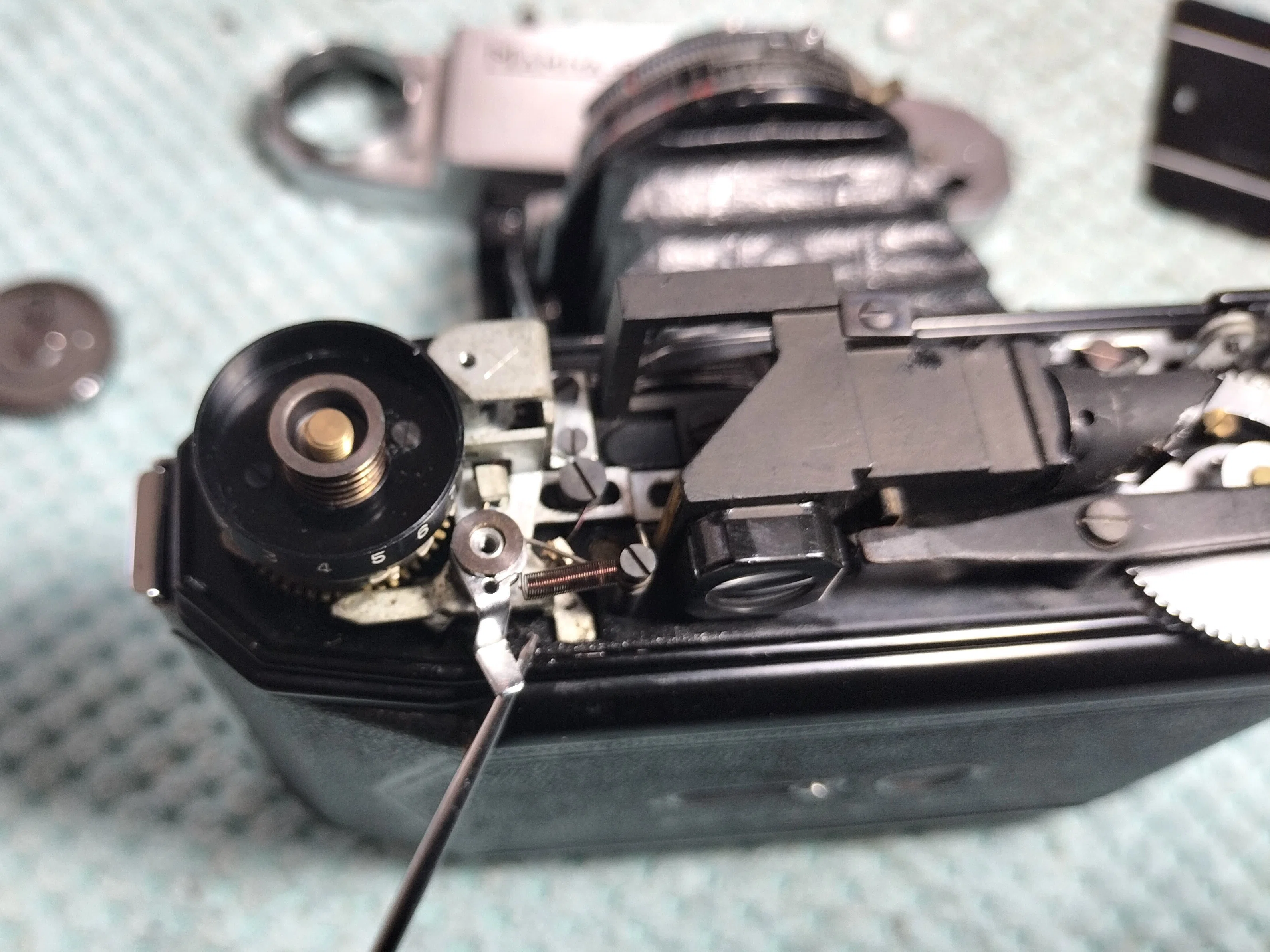 マミヤシックス オートマットの分解｜フィルムカメラ修理のアクアカメラ