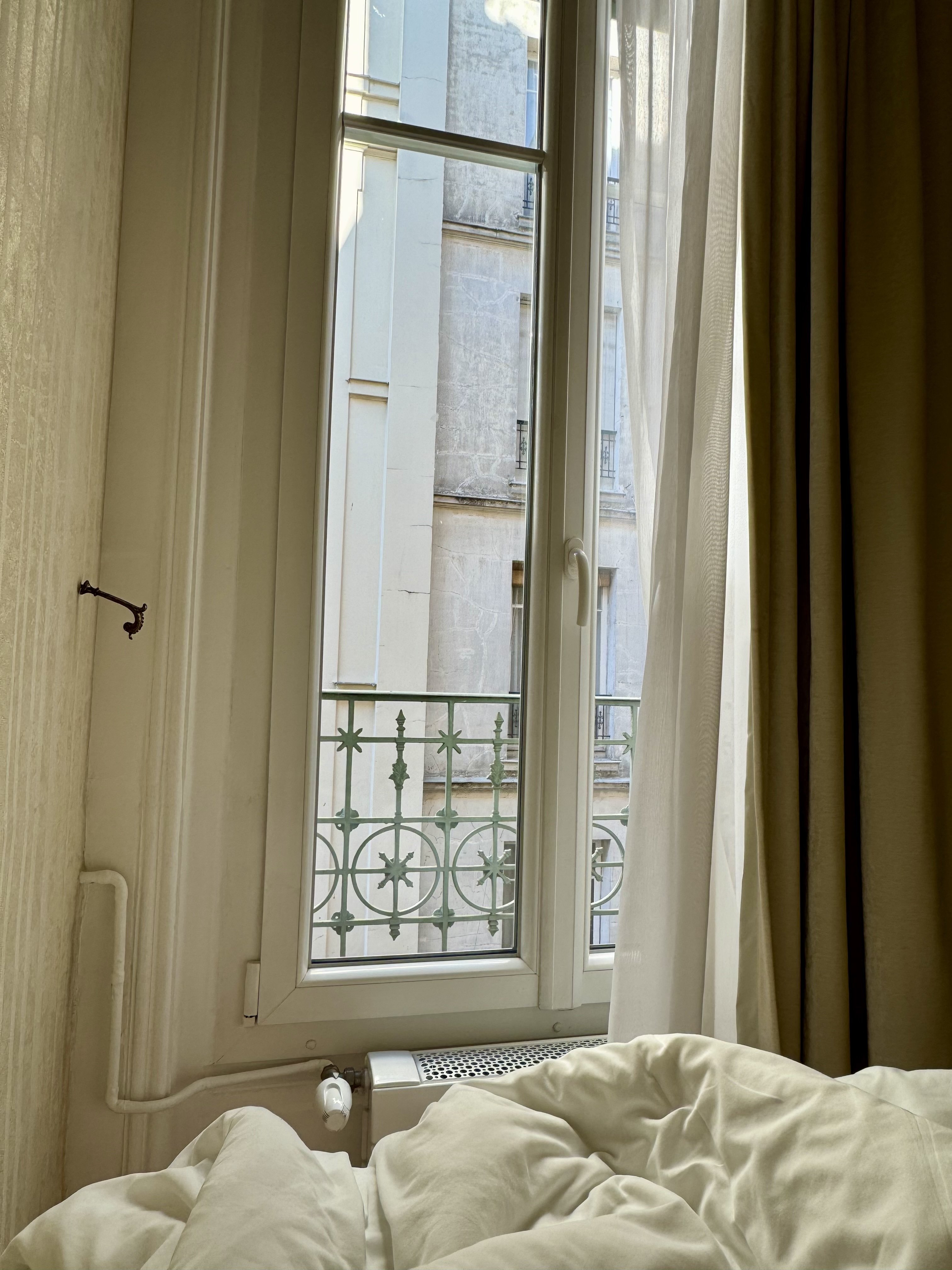 洋書 PARISIAN HIDEAWAYS パリの隠れ家