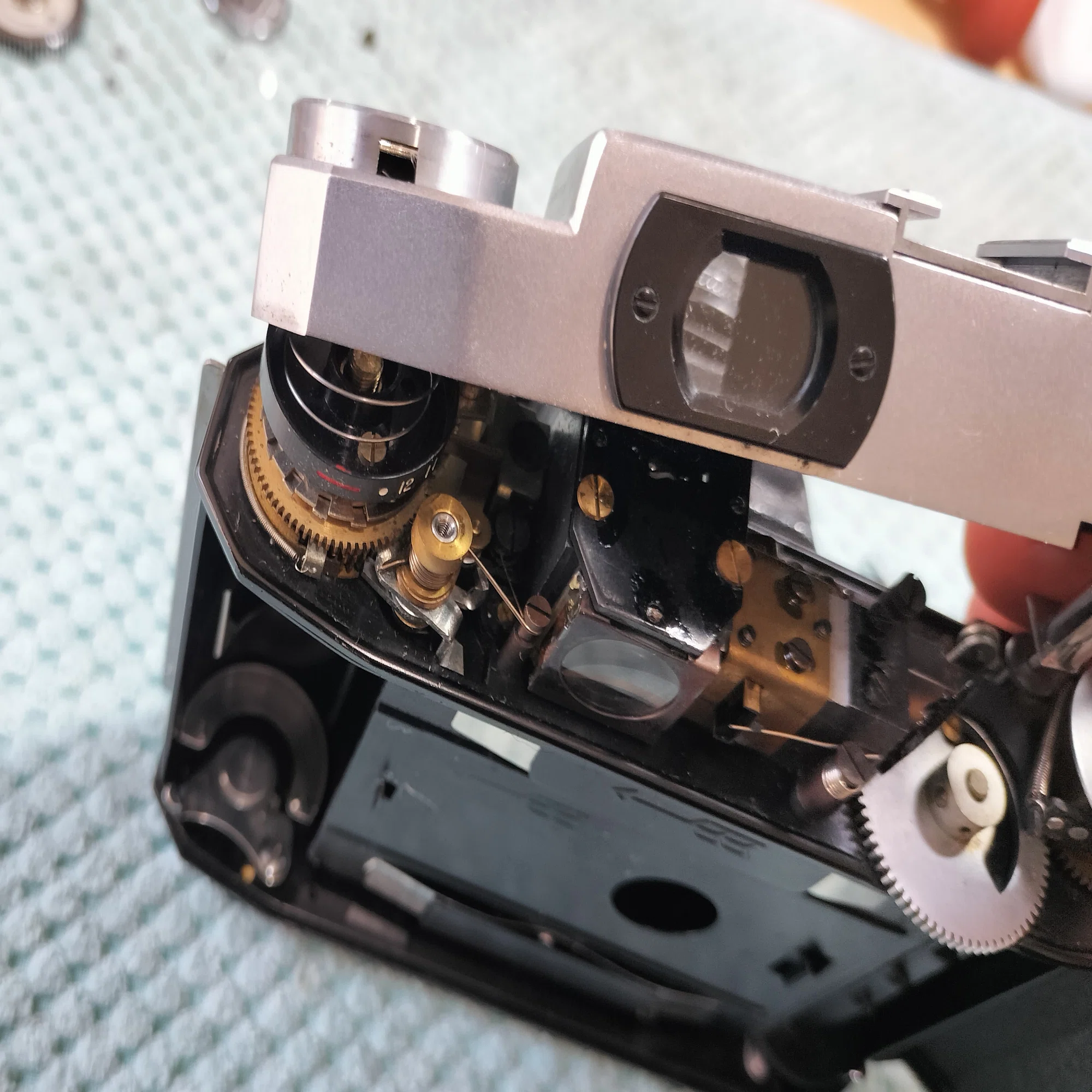 マミヤシックス オートマットの分解｜フィルムカメラ修理のアクアカメラ
