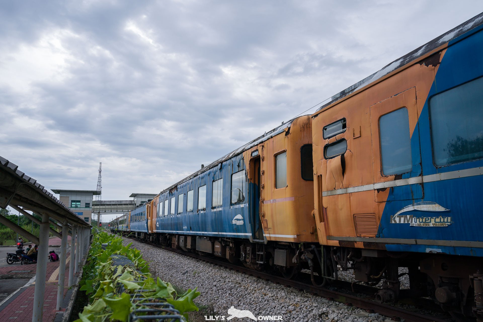 マレーシアで朽ち行く 元JR西日本＆JR九州の14系保存車｜UnderTree