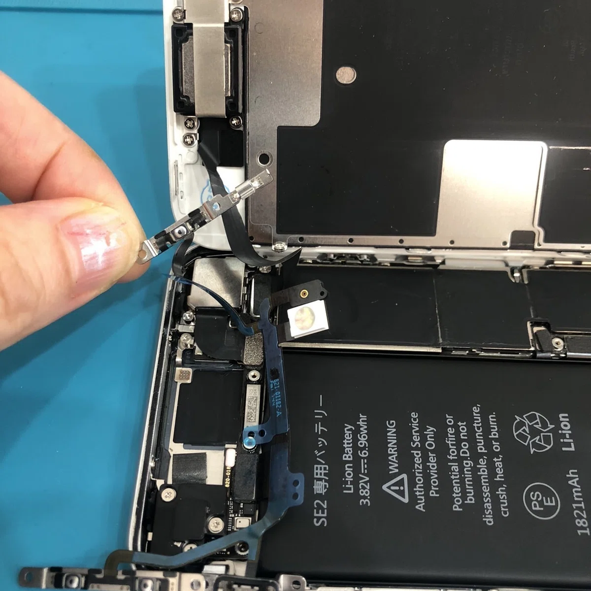 Volumm Key iPhone SE2 Silent Switch & Volume Button Repair|スマホ修理工房Rinkan