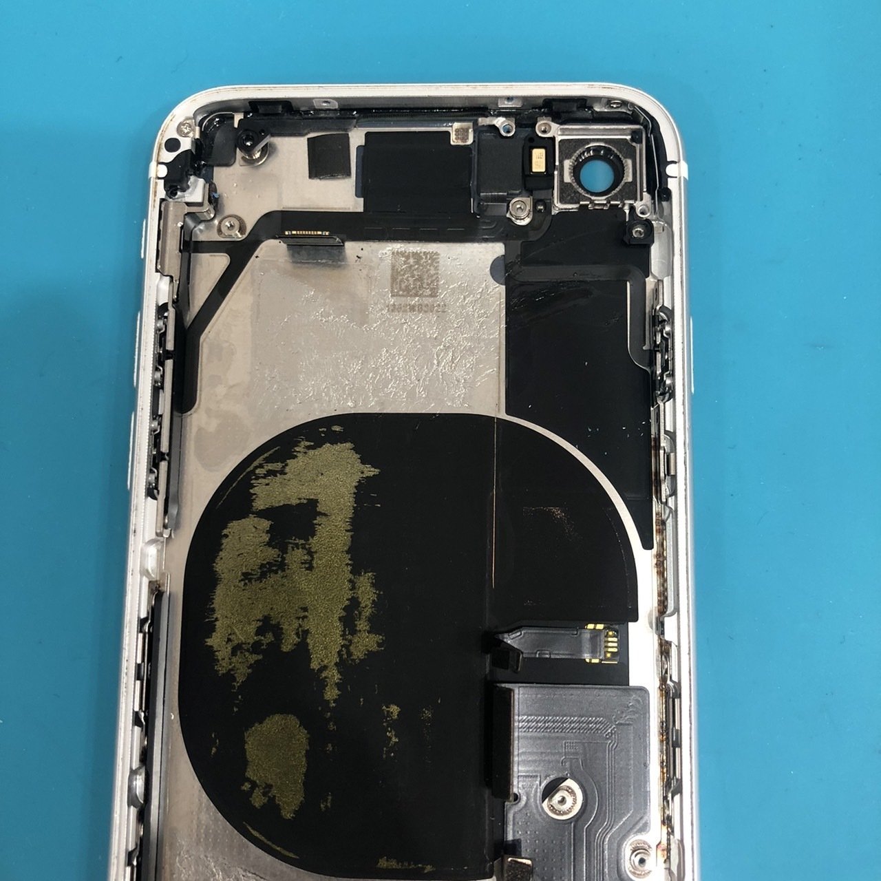 【バッテリー100パーセント】iPhoneSE2 64GB_ミュートボタン故障 バッテリー100パーセント】iPhoneSE2 64GB_ミュートボタン故障